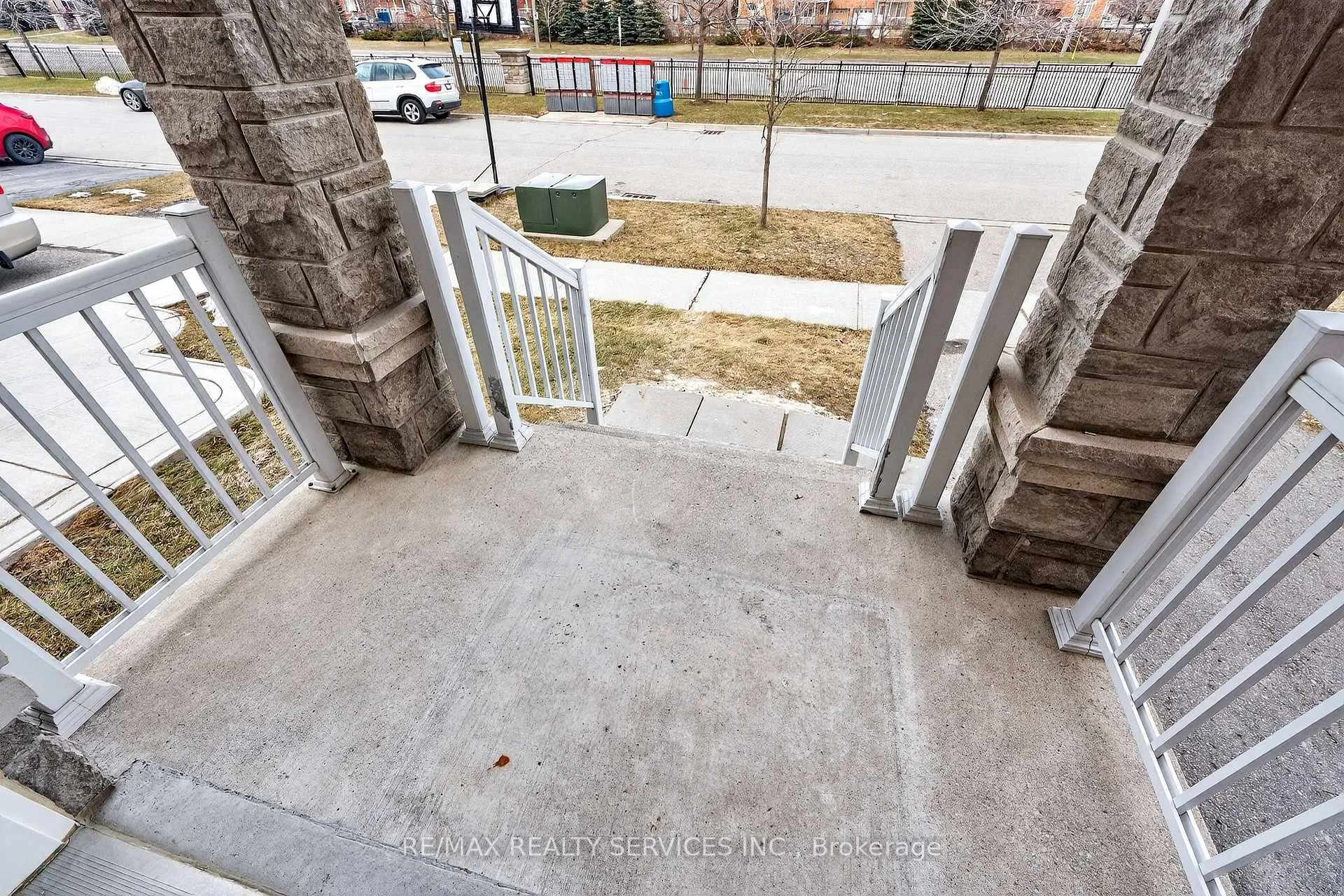 Photo 5 of 39 Lorenzo Circle, Brampton, Sandringham-Wellington — HOMEH