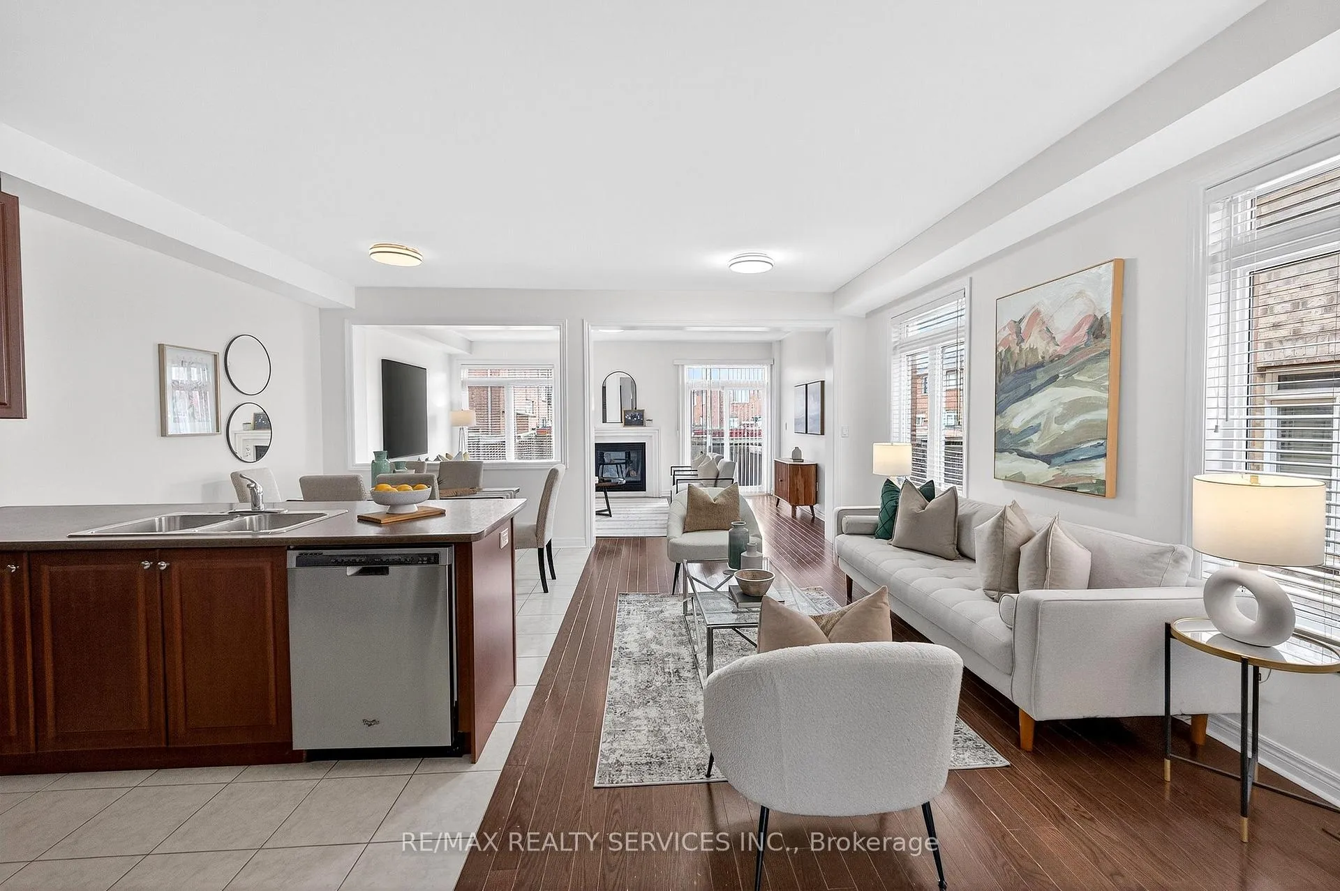 Photo 9 of 39 Lorenzo Circle, Brampton, Sandringham-Wellington — HOMEH