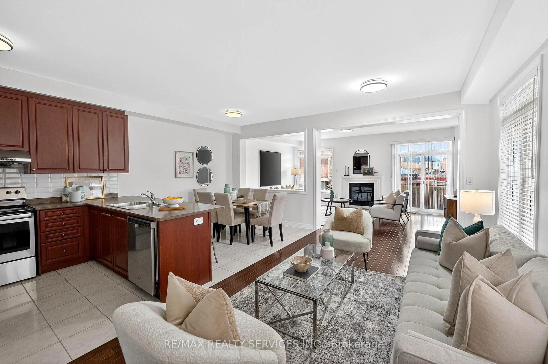 Photo 10 of 39 Lorenzo Circle, Brampton, Sandringham-Wellington — HOMEH