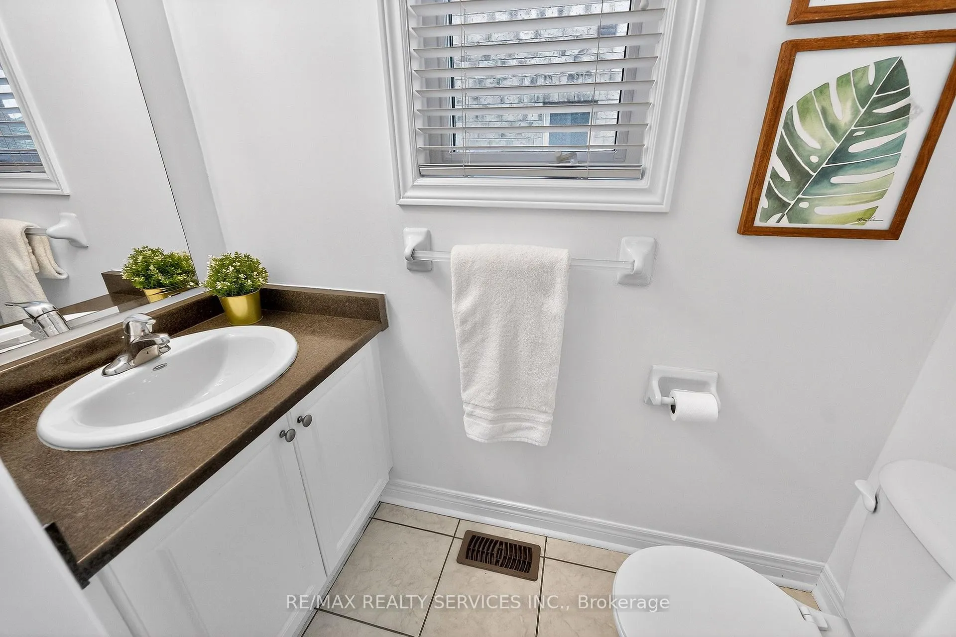 Photo 22 of 39 Lorenzo Circle, Brampton, Sandringham-Wellington — HOMEH