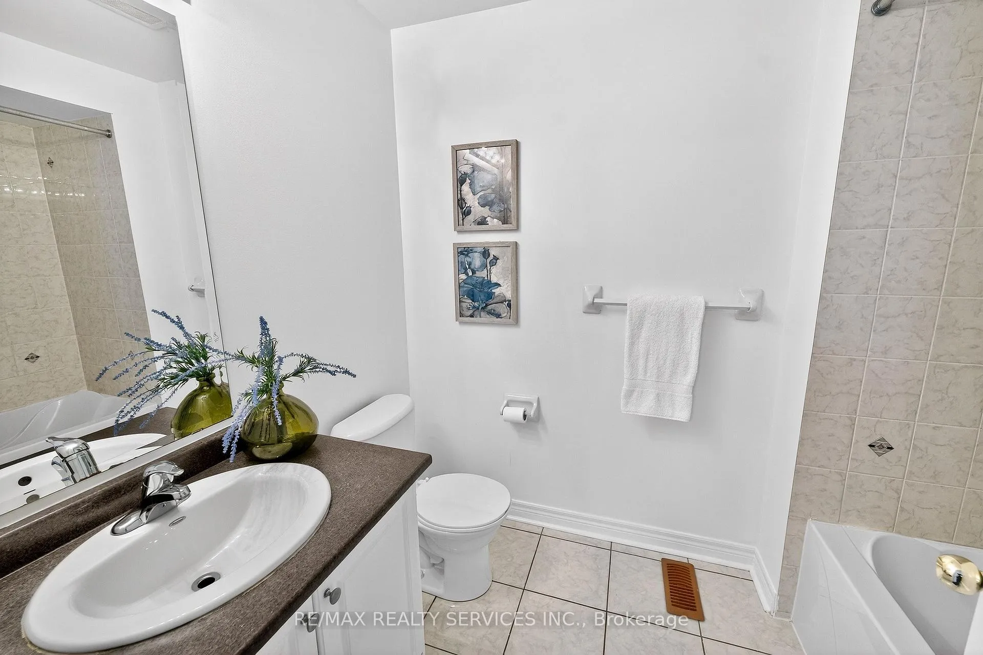 Photo 36 of 39 Lorenzo Circle, Brampton, Sandringham-Wellington — HOMEH