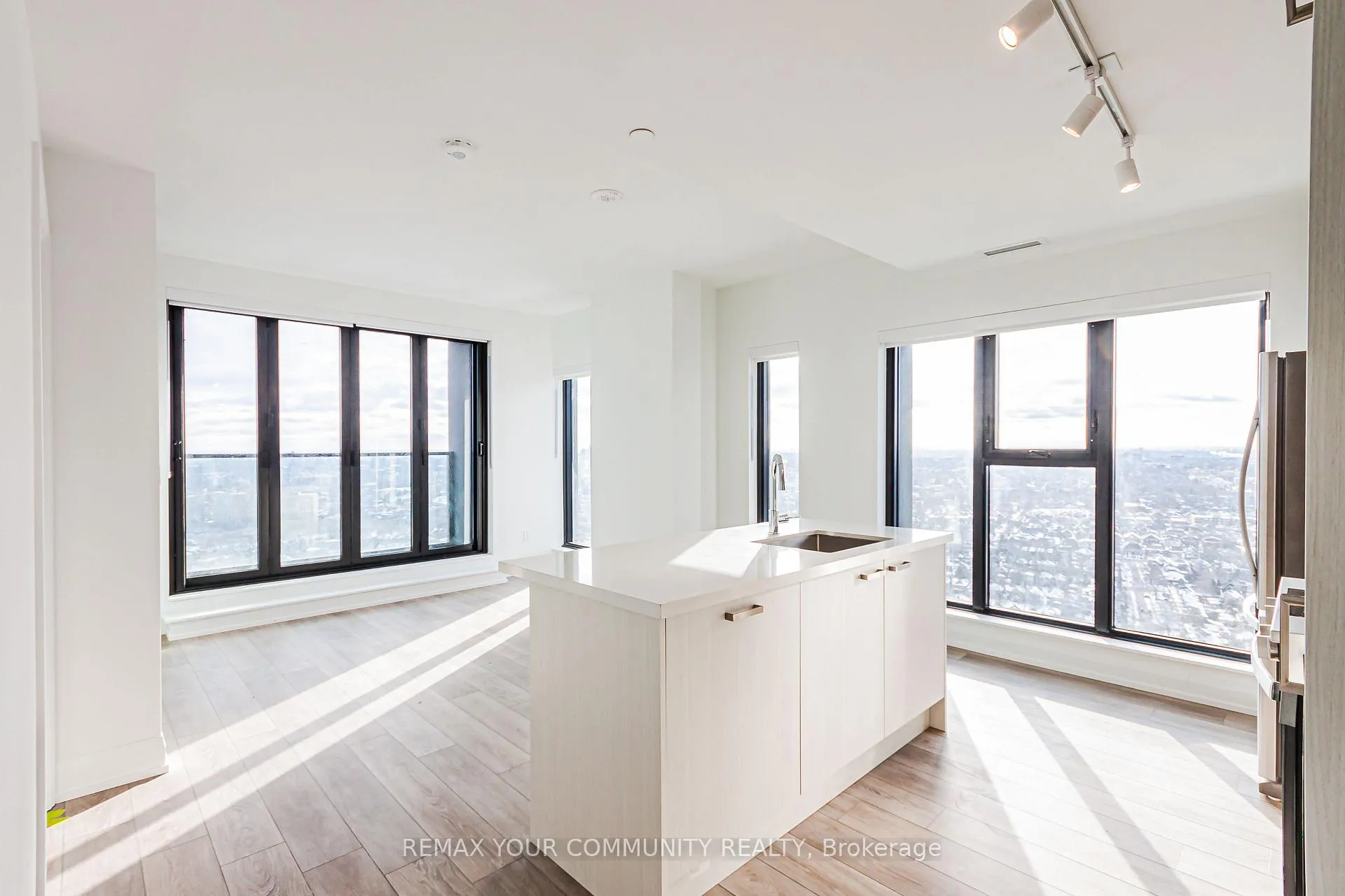 Photo 8 of Unit 3407, 20 Soudan Avenue, Toronto, Mount Pleasant West — HOMEH