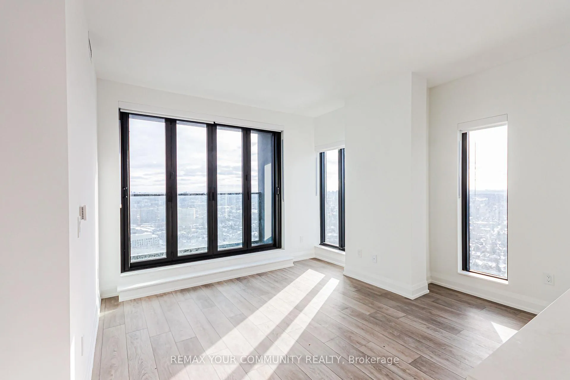Photo 9 of Unit 3407, 20 Soudan Avenue, Toronto, Mount Pleasant West — HOMEH