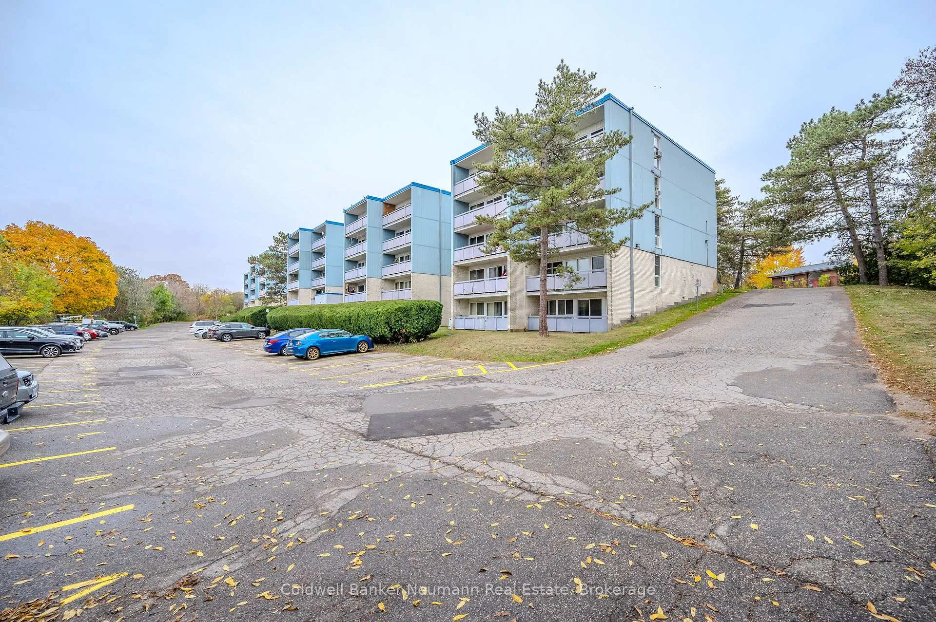Photo 2 of Unit 511, 105 Conroy Crescent, Guelph, Dovercliffe Park/Old University — HOMEH