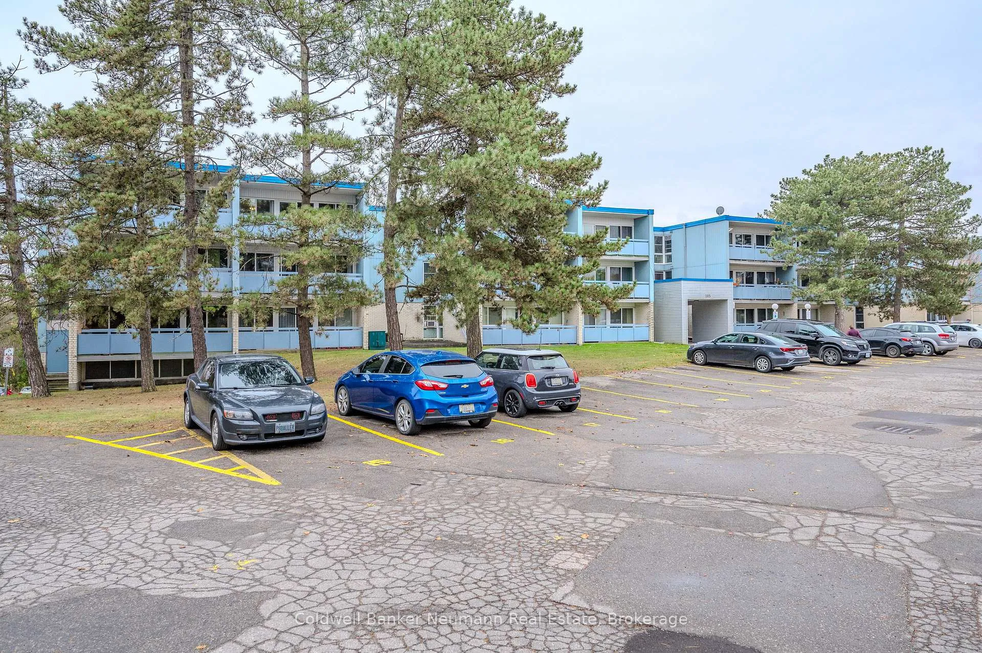 Photo 3 of Unit 511, 105 Conroy Crescent, Guelph, Dovercliffe Park/Old University — HOMEH