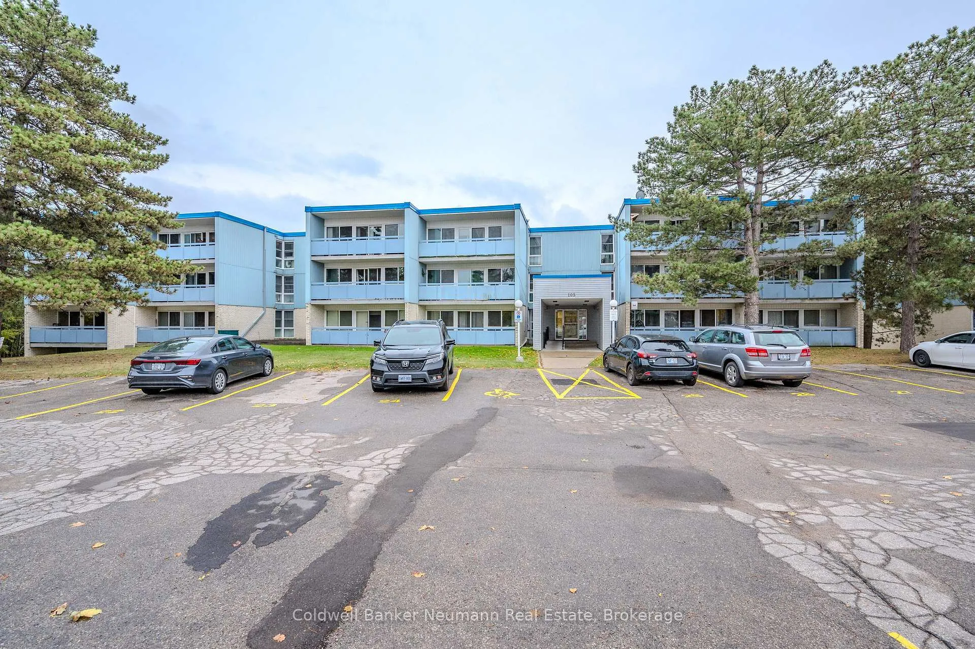 Photo 4 of Unit 511, 105 Conroy Crescent, Guelph, Dovercliffe Park/Old University — HOMEH