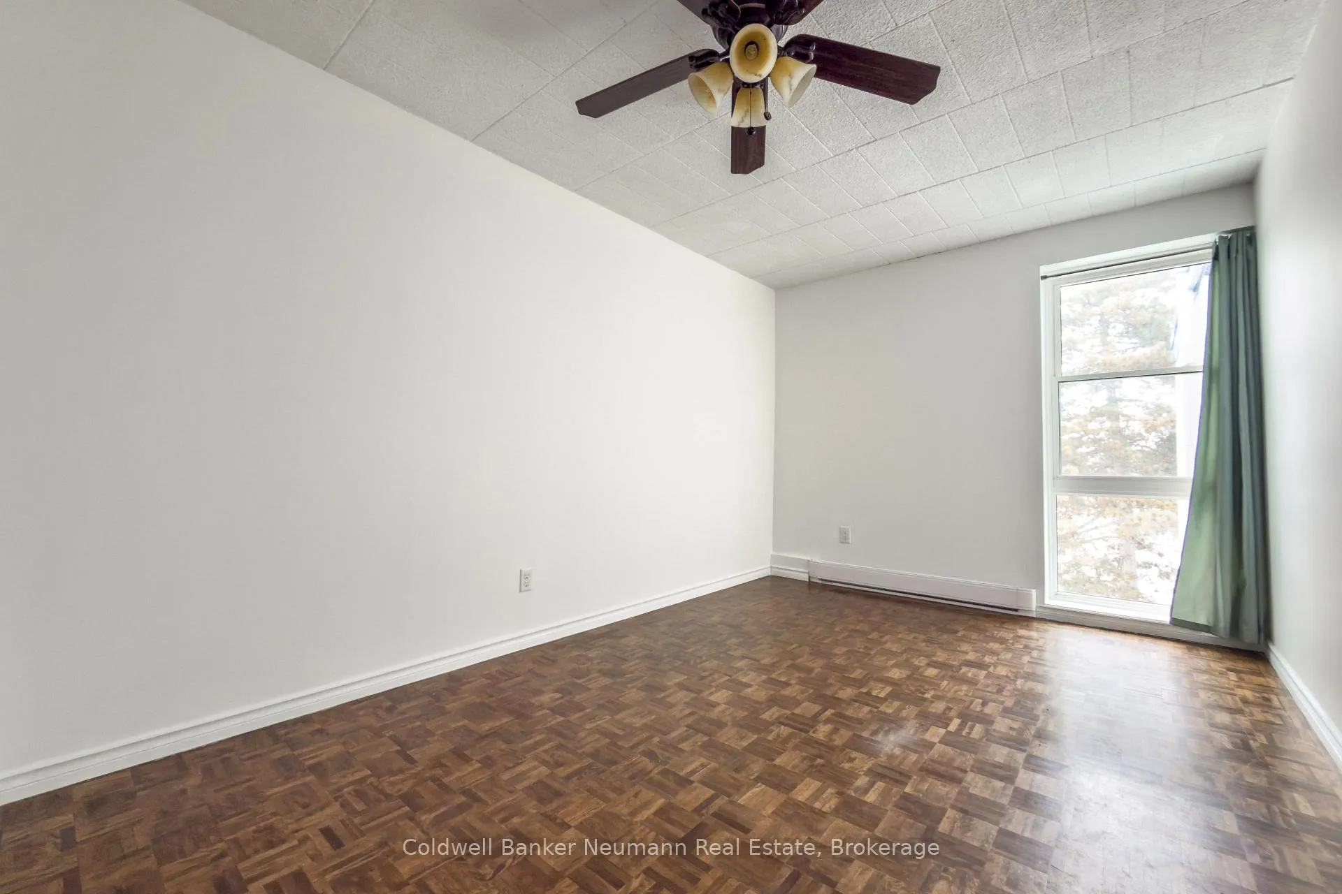 Photo 5 of Unit 511, 105 Conroy Crescent, Guelph, Dovercliffe Park/Old University — HOMEH