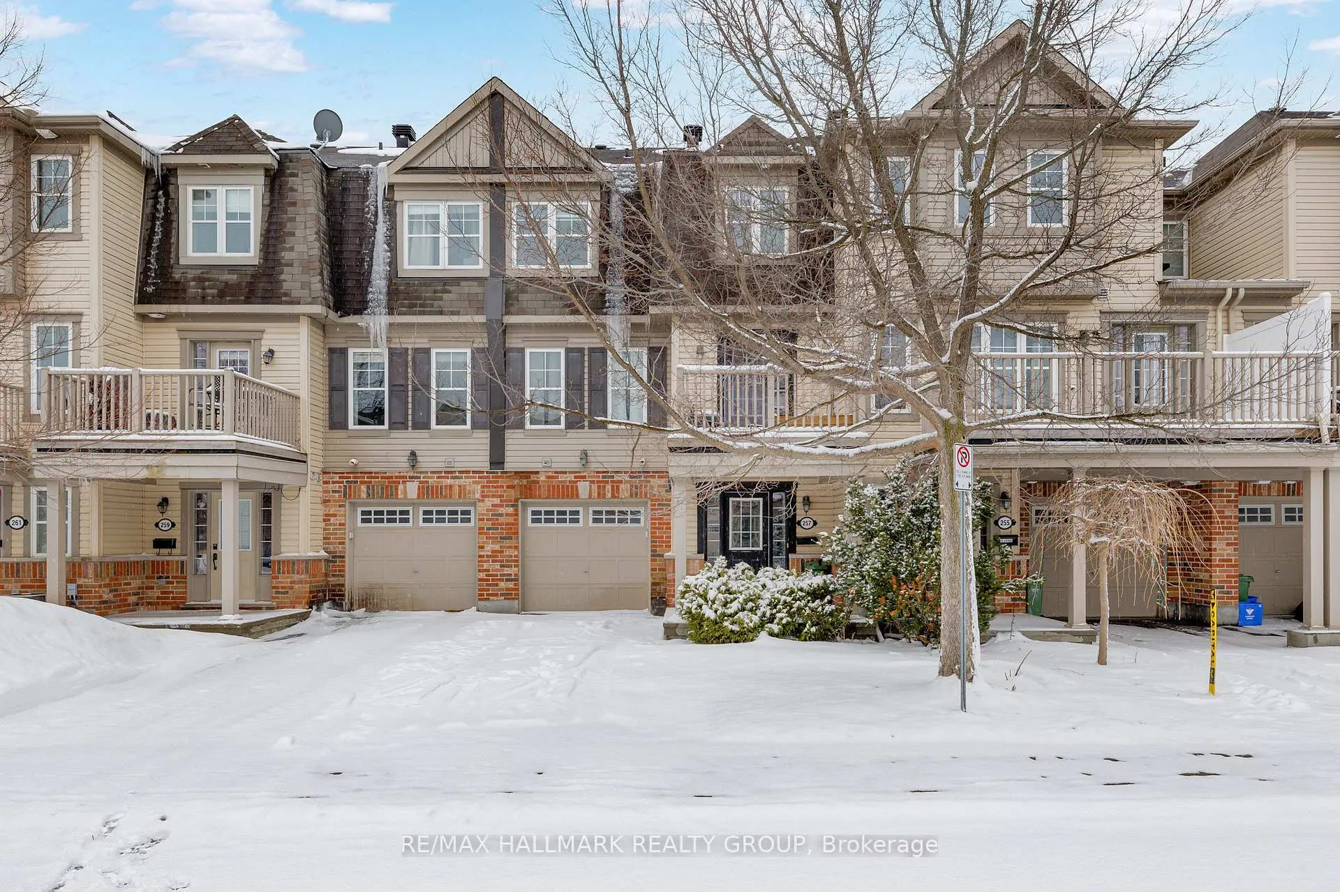 Front of 257 Aquilo Crescent