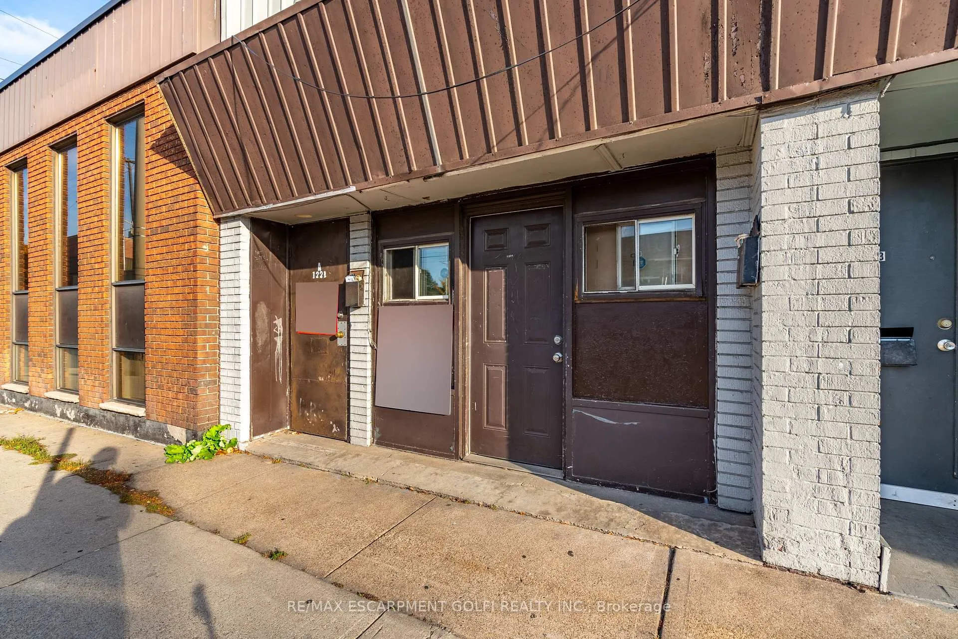 Photo 4 of 1221-1223 Main Street E, Hamilton, Crown Point — HOMEH