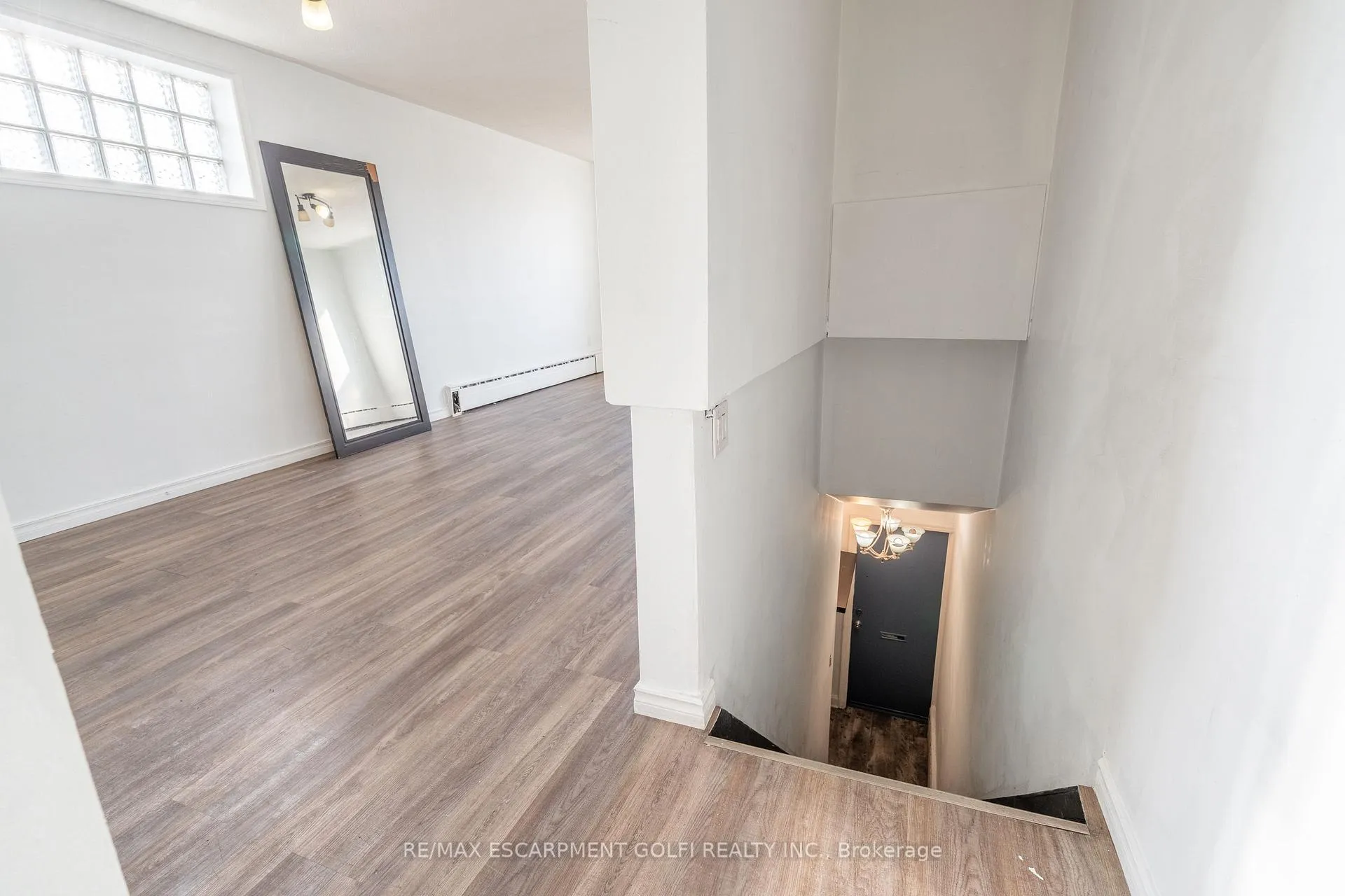 Photo 6 of 1221-1223 Main Street E, Hamilton, Crown Point — HOMEH