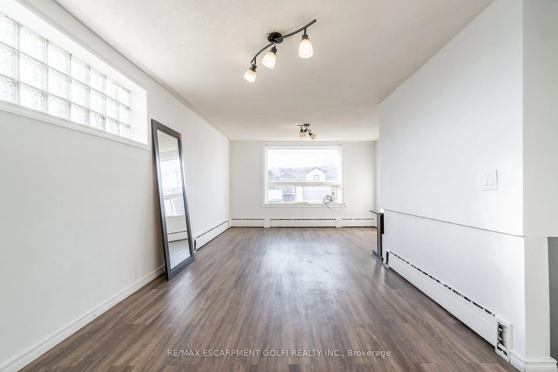 Photo 8 of 1221-1223 Main Street E, Hamilton, Crown Point — HOMEH