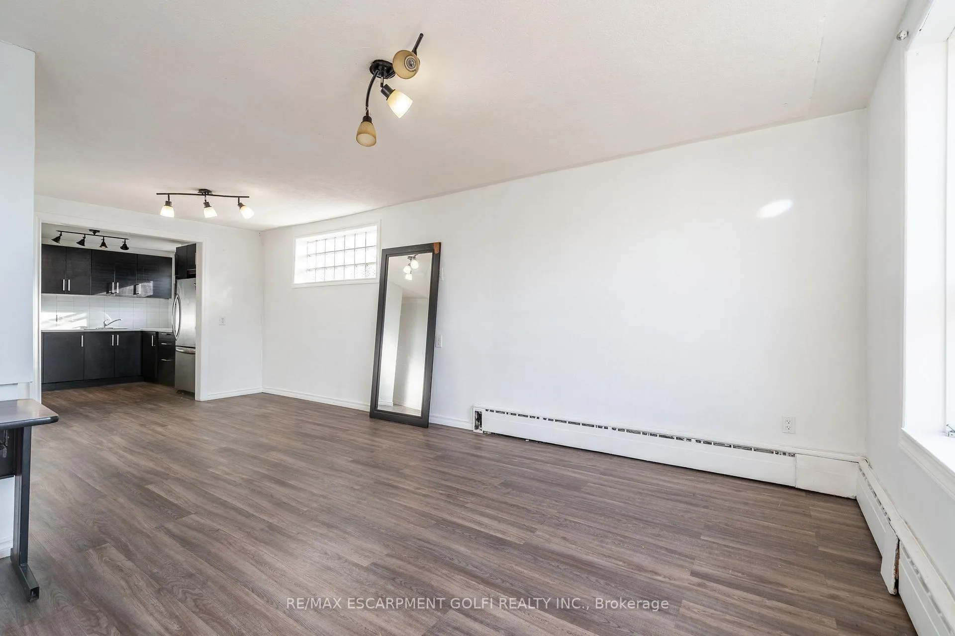 Photo 11 of 1221-1223 Main Street E, Hamilton, Crown Point — HOMEH