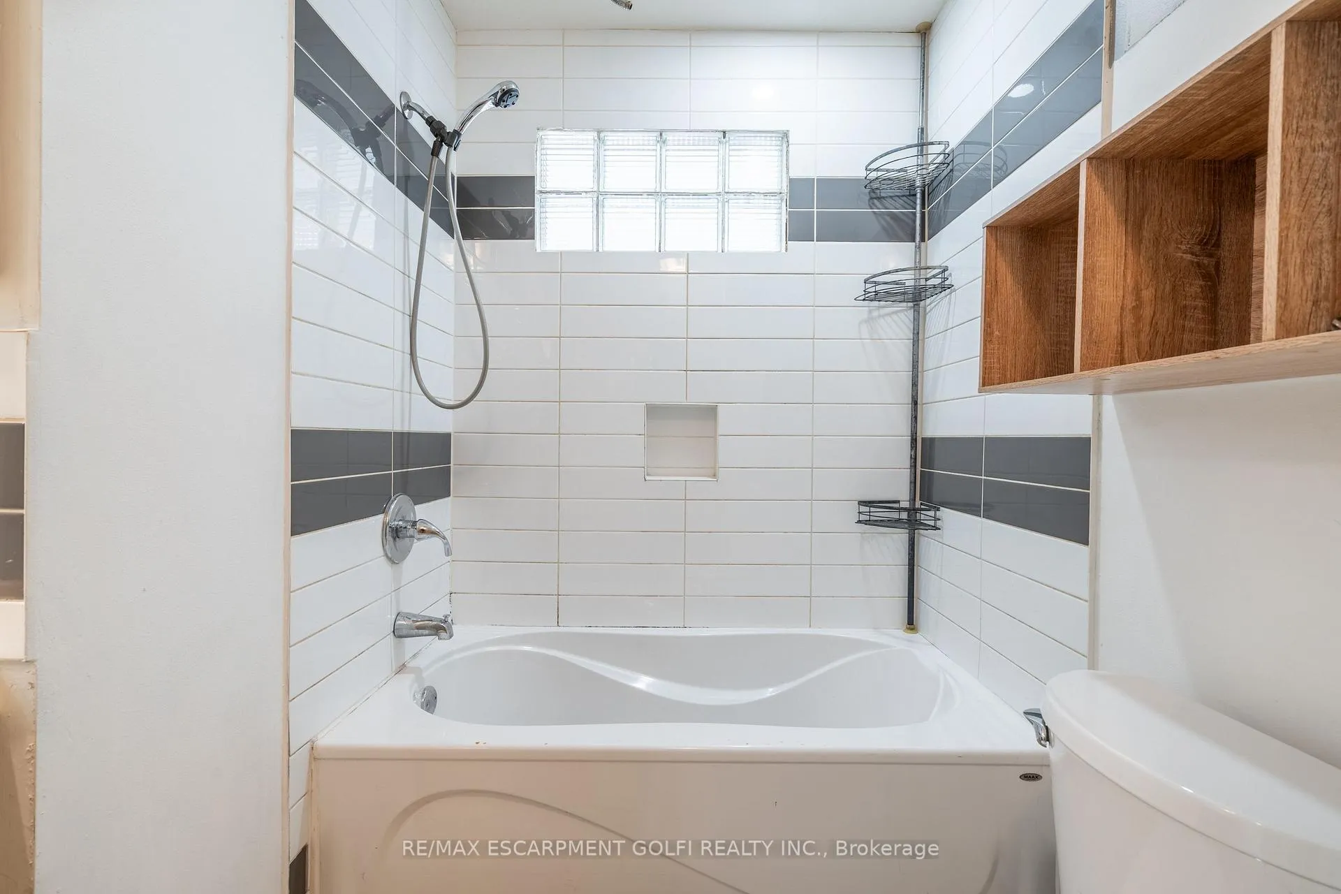 Photo 18 of 1221-1223 Main Street E, Hamilton, Crown Point — HOMEH
