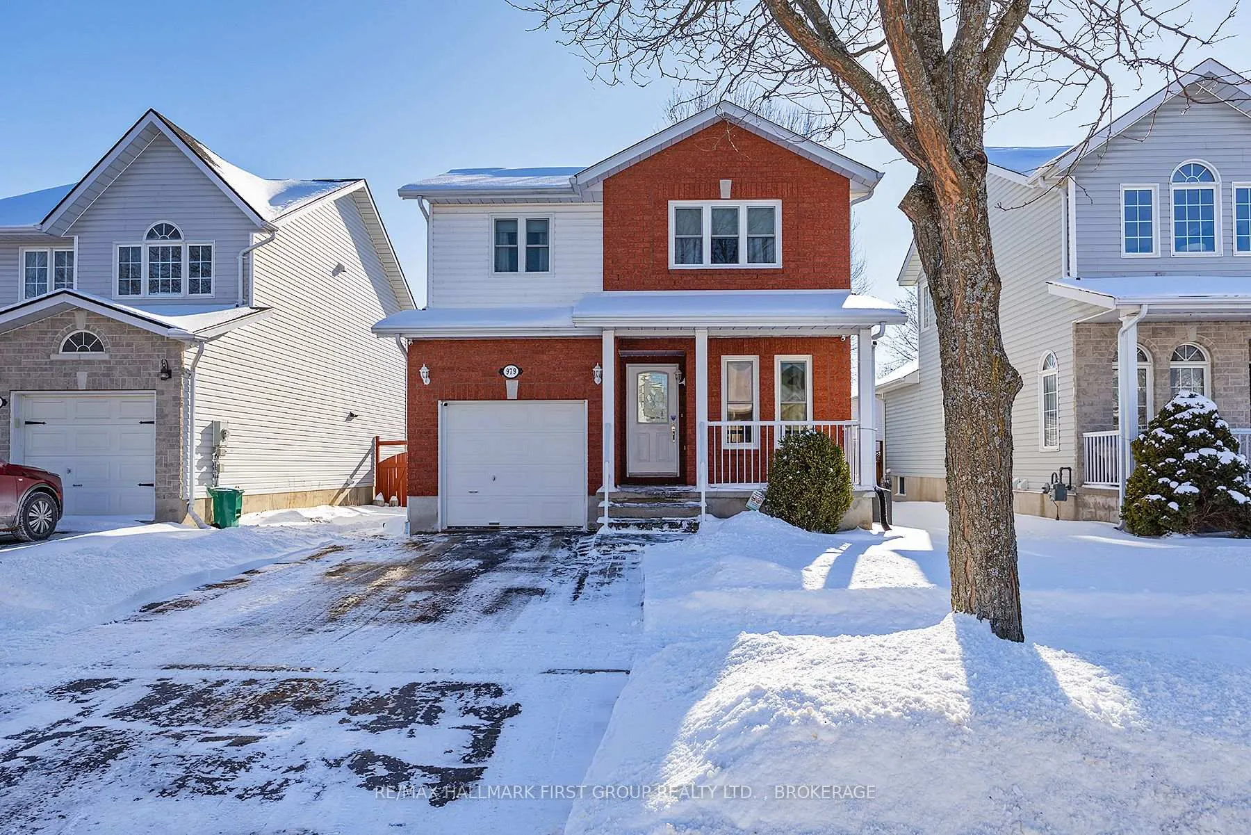 Front of 979 Rainbow Crescent