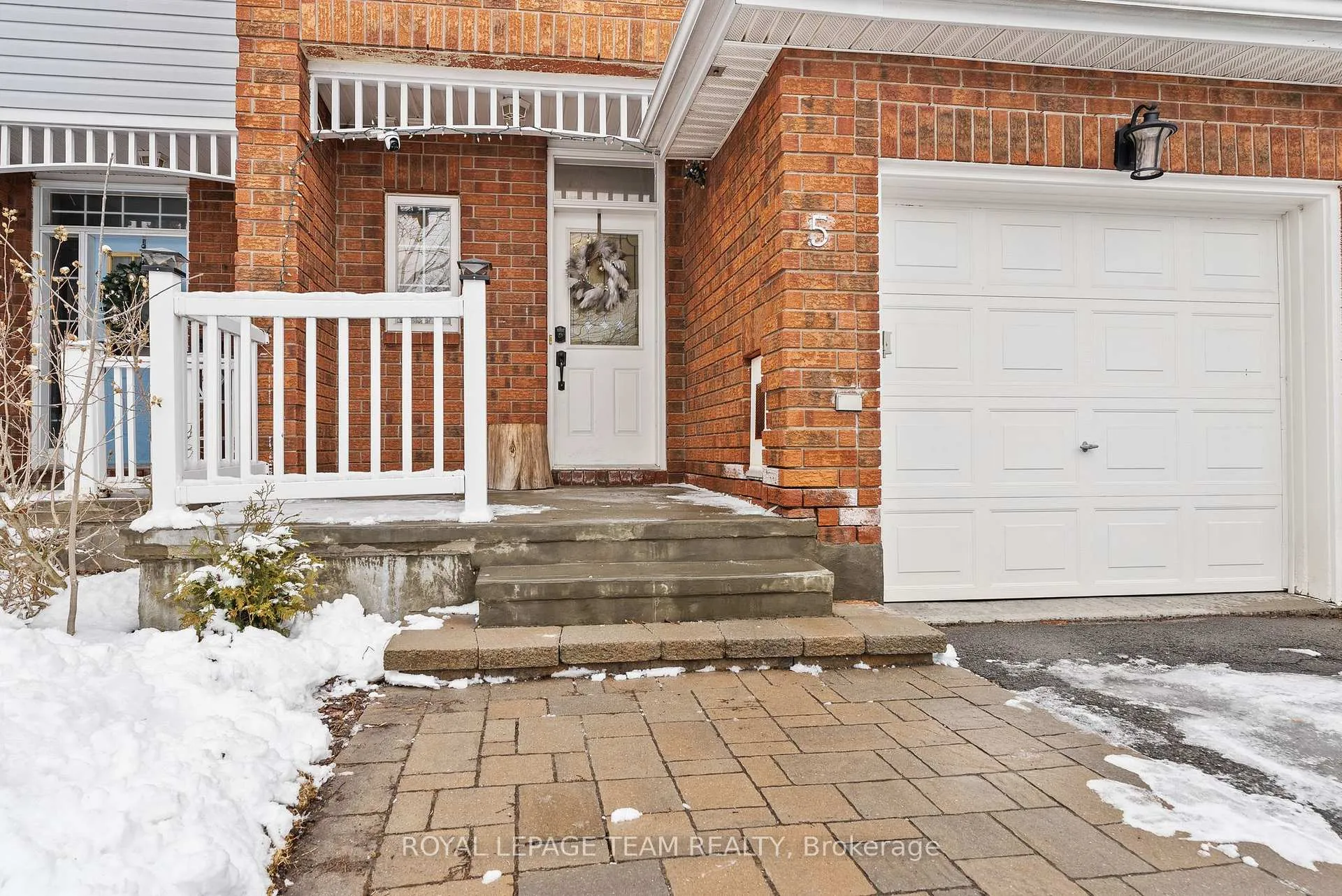 Photo 2 of 5 Milner Downs Crescent, Ottawa, Kanata - Emerald Meadows/Trailwest — HOMEH