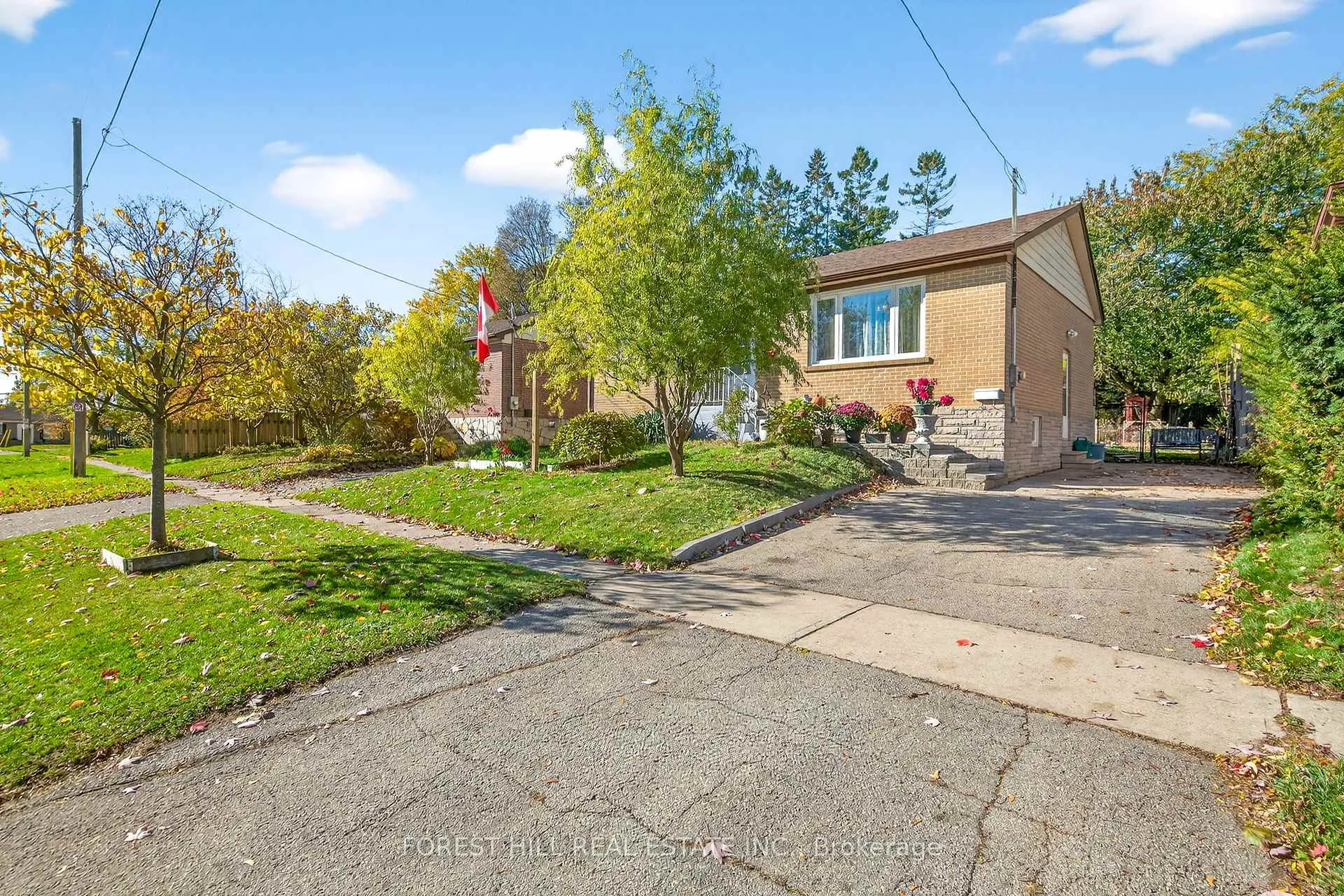 Photo 2 of 1550 Evangeline Drive, Oshawa, Lakeview — HOMEH