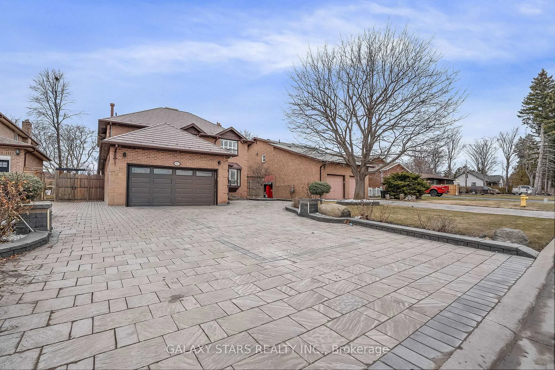 Photo 2 of 642 Sheppard Avenue, Pickering, Woodlands — HOMEH