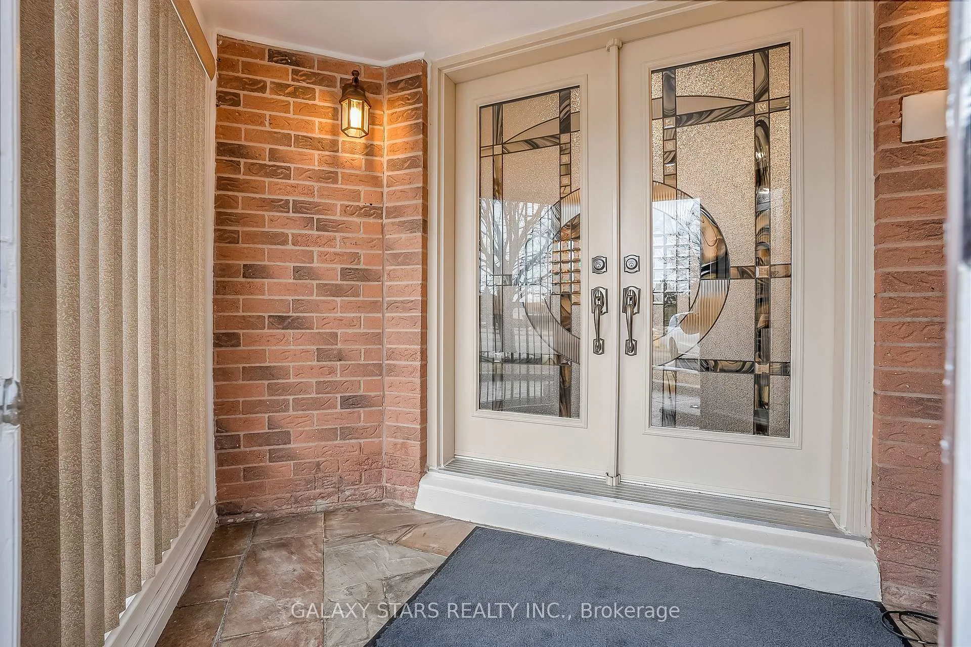 Photo 3 of 642 Sheppard Avenue, Pickering, Woodlands — HOMEH