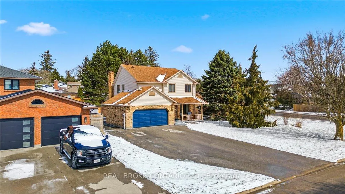 Photo 2 of 106 Spruceside Crescent, Pelham, Fonthill — HOMEH