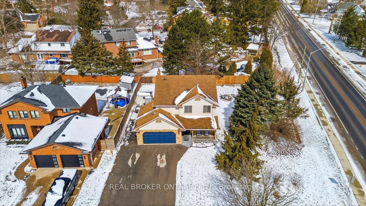 Photo 3 of 106 Spruceside Crescent, Pelham, Fonthill — HOMEH