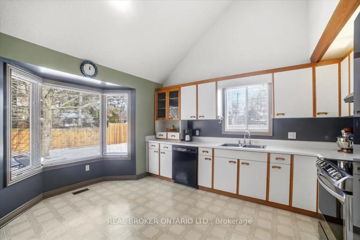 Photo 9 of 106 Spruceside Crescent, Pelham, Fonthill — HOMEH