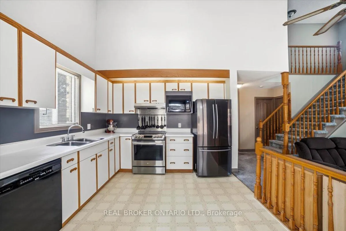 Photo 12 of 106 Spruceside Crescent, Pelham, Fonthill — HOMEH