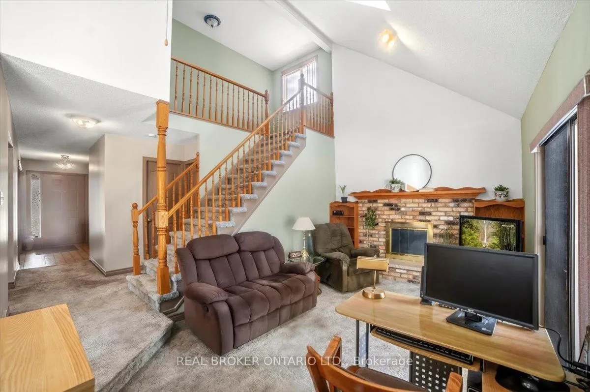 Photo 17 of 106 Spruceside Crescent, Pelham, Fonthill — HOMEH