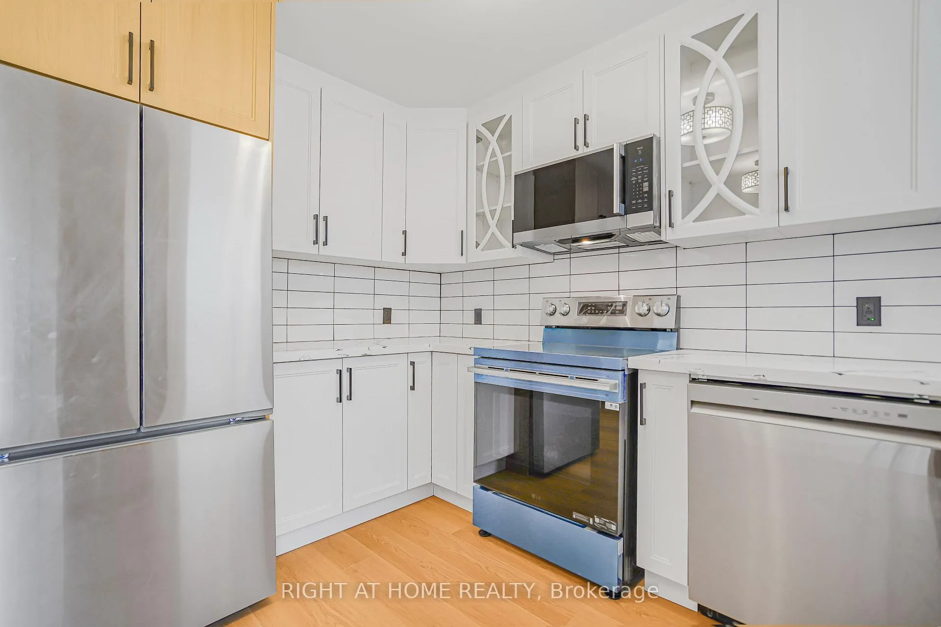 Photo 3 of 155 Avondale Street, Hamilton, Crown Point — HOMEH