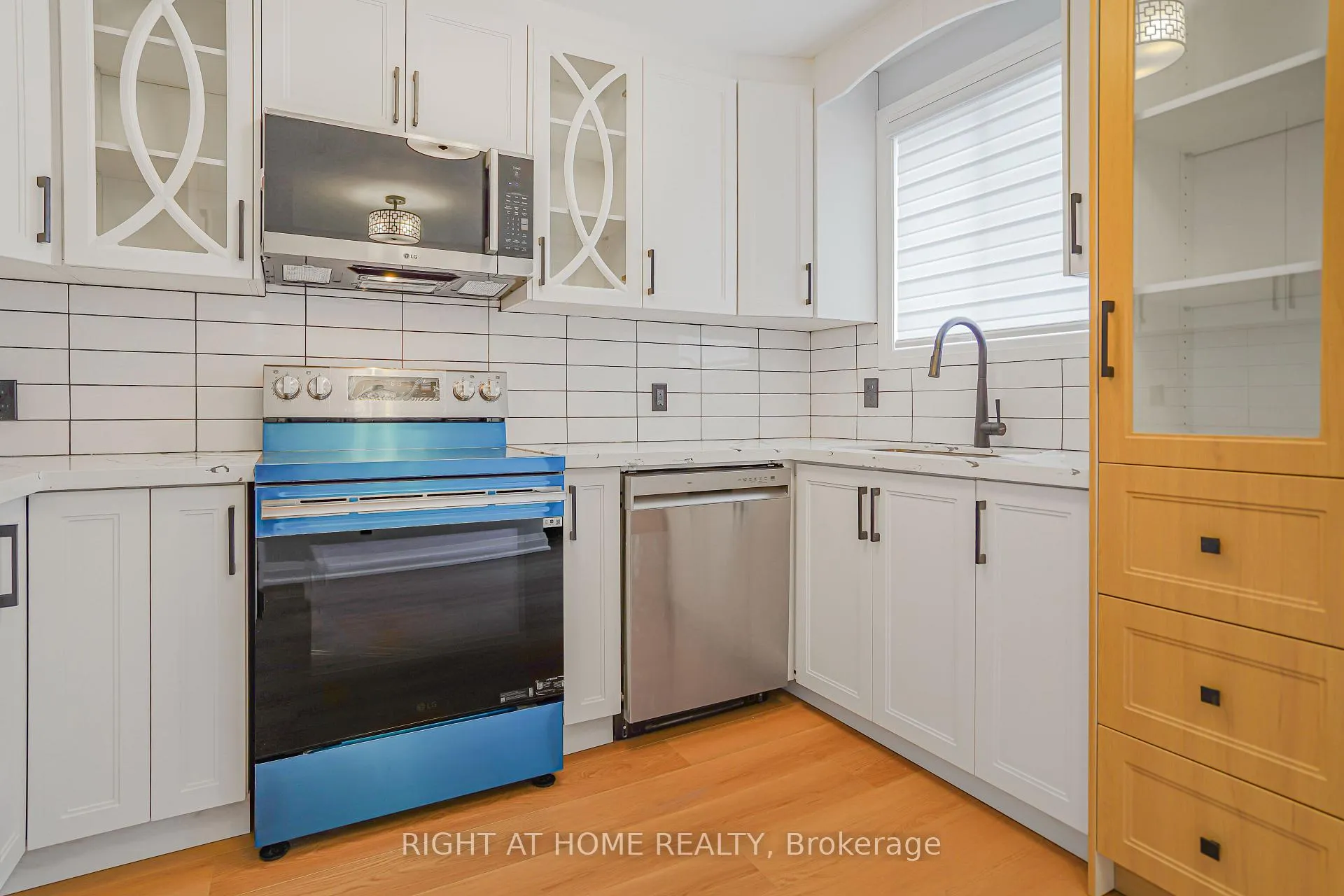 Photo 12 of 155 Avondale Street, Hamilton, Crown Point — HOMEH
