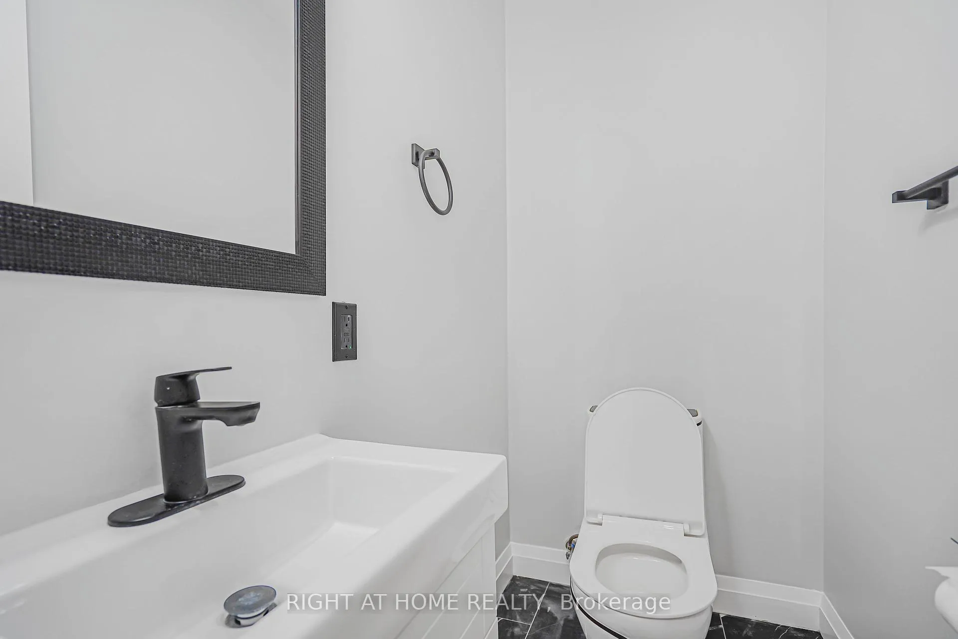 Photo 13 of 155 Avondale Street, Hamilton, Crown Point — HOMEH
