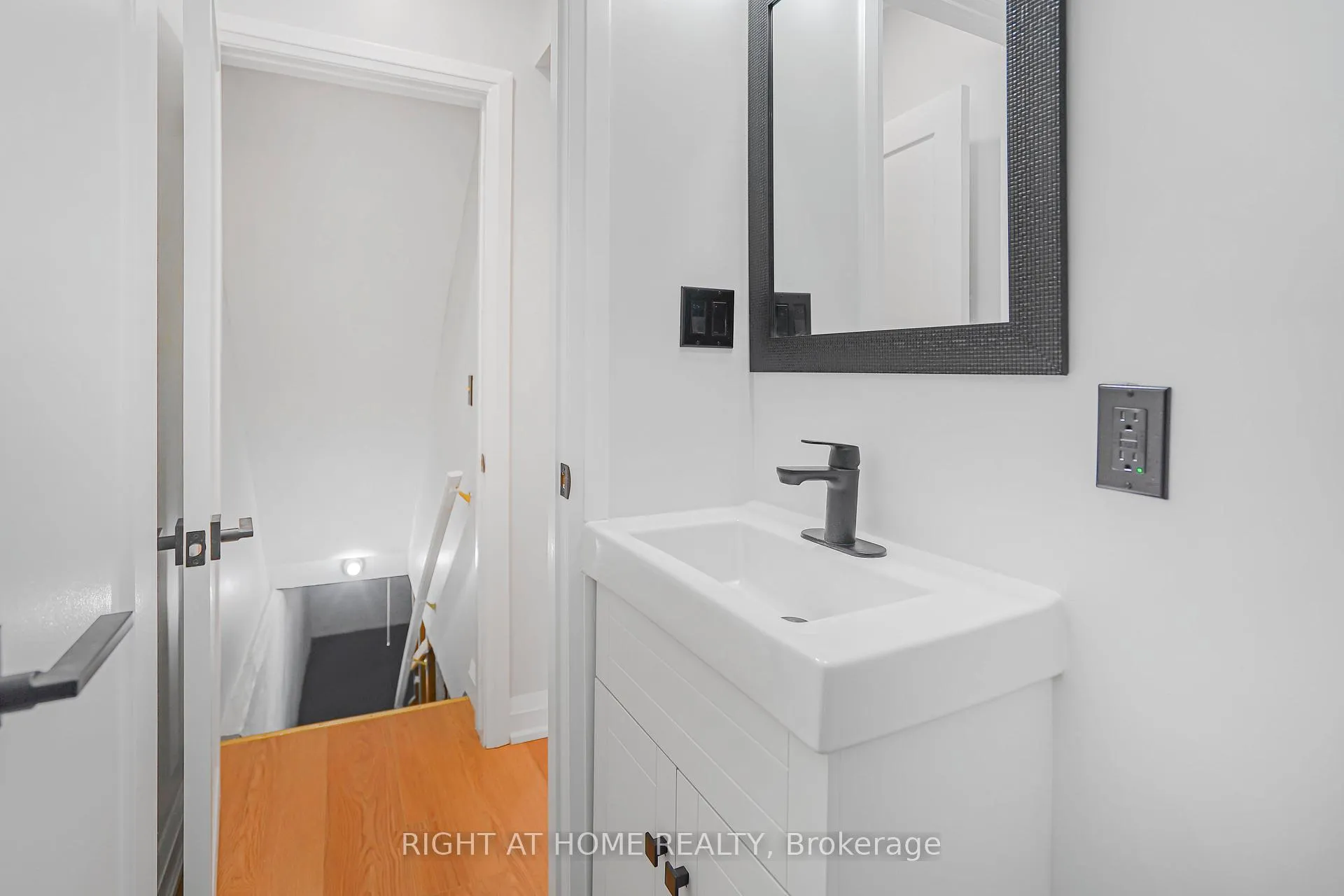 Photo 14 of 155 Avondale Street, Hamilton, Crown Point — HOMEH
