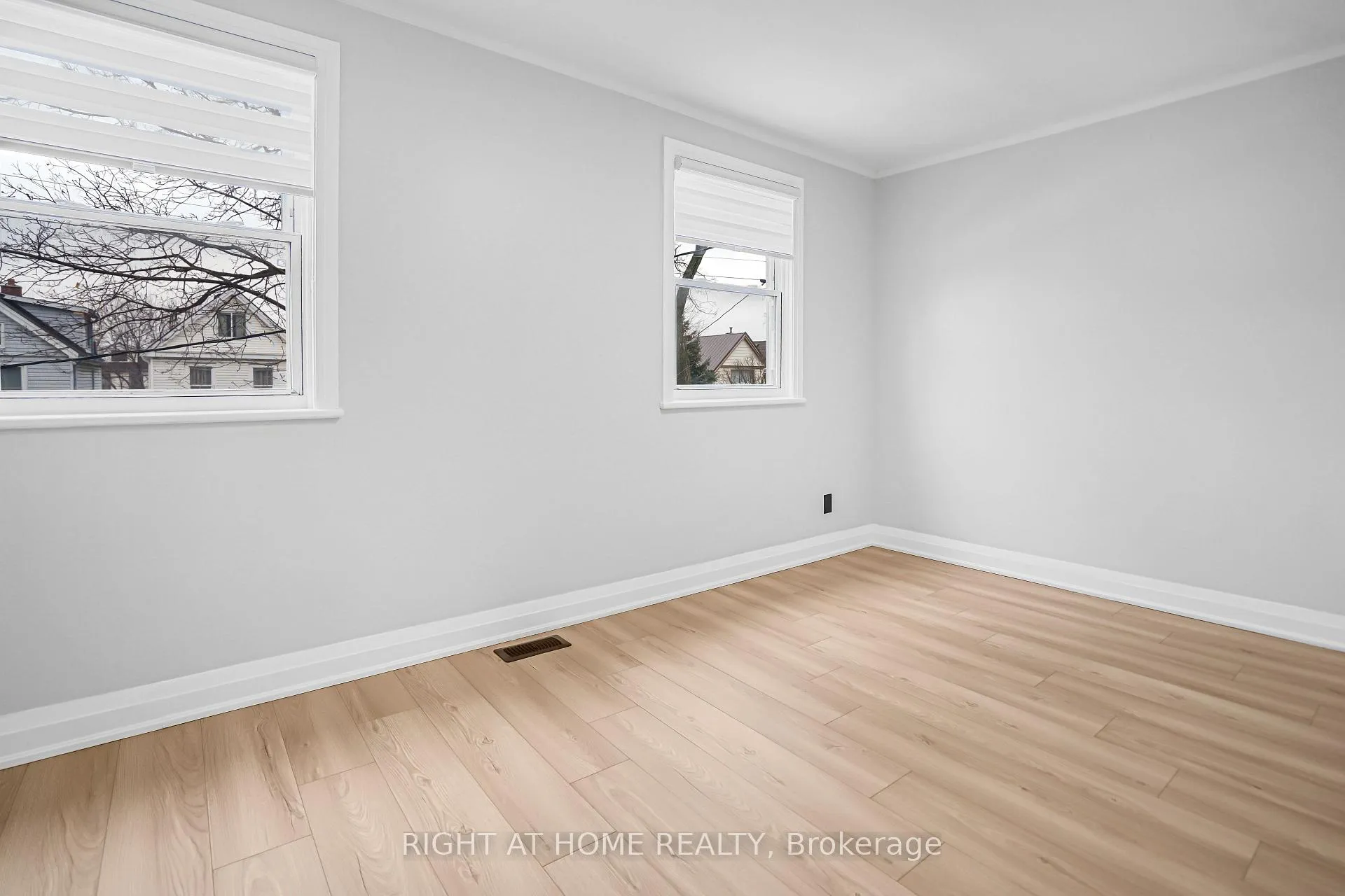Photo 16 of 155 Avondale Street, Hamilton, Crown Point — HOMEH