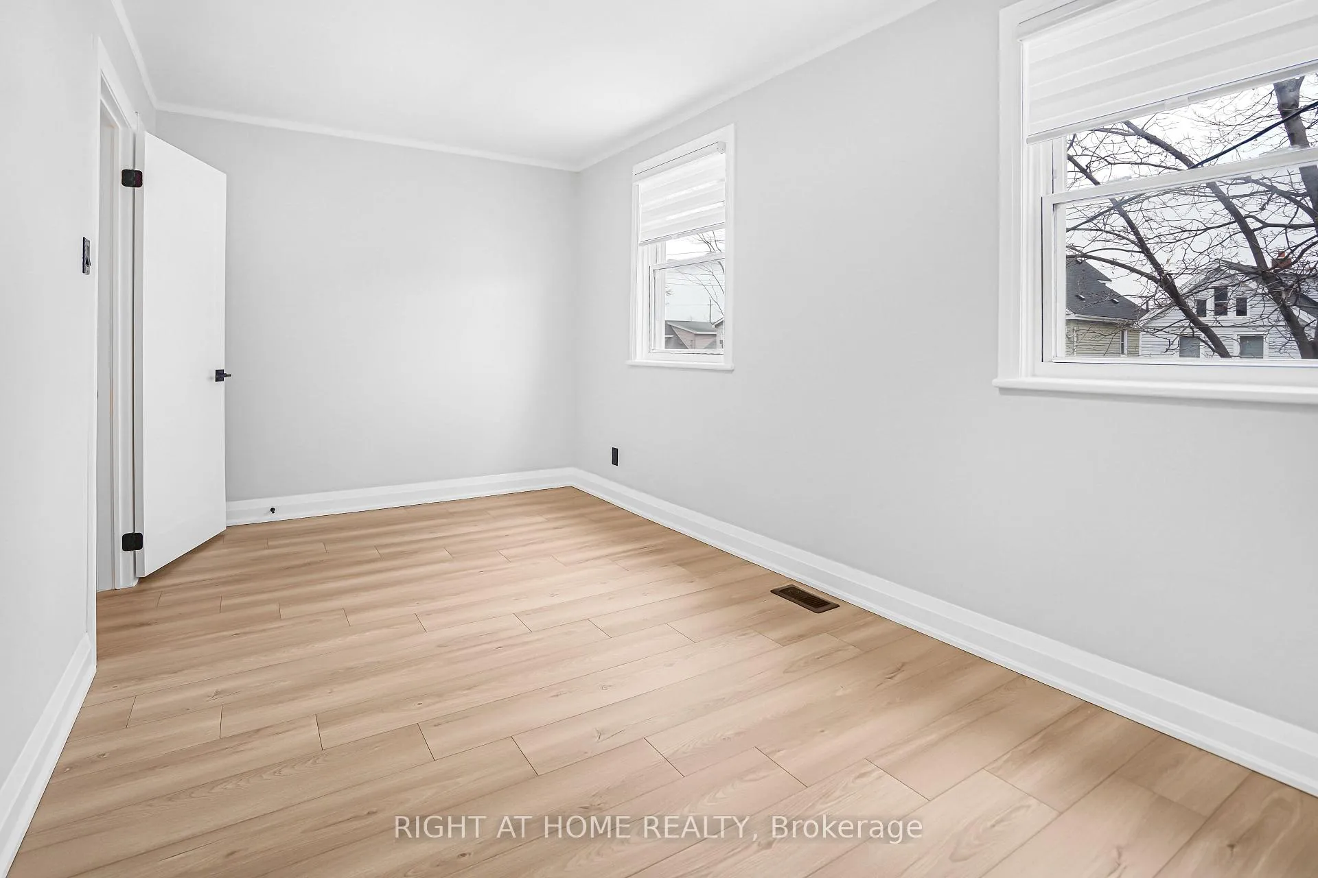 Photo 17 of 155 Avondale Street, Hamilton, Crown Point — HOMEH