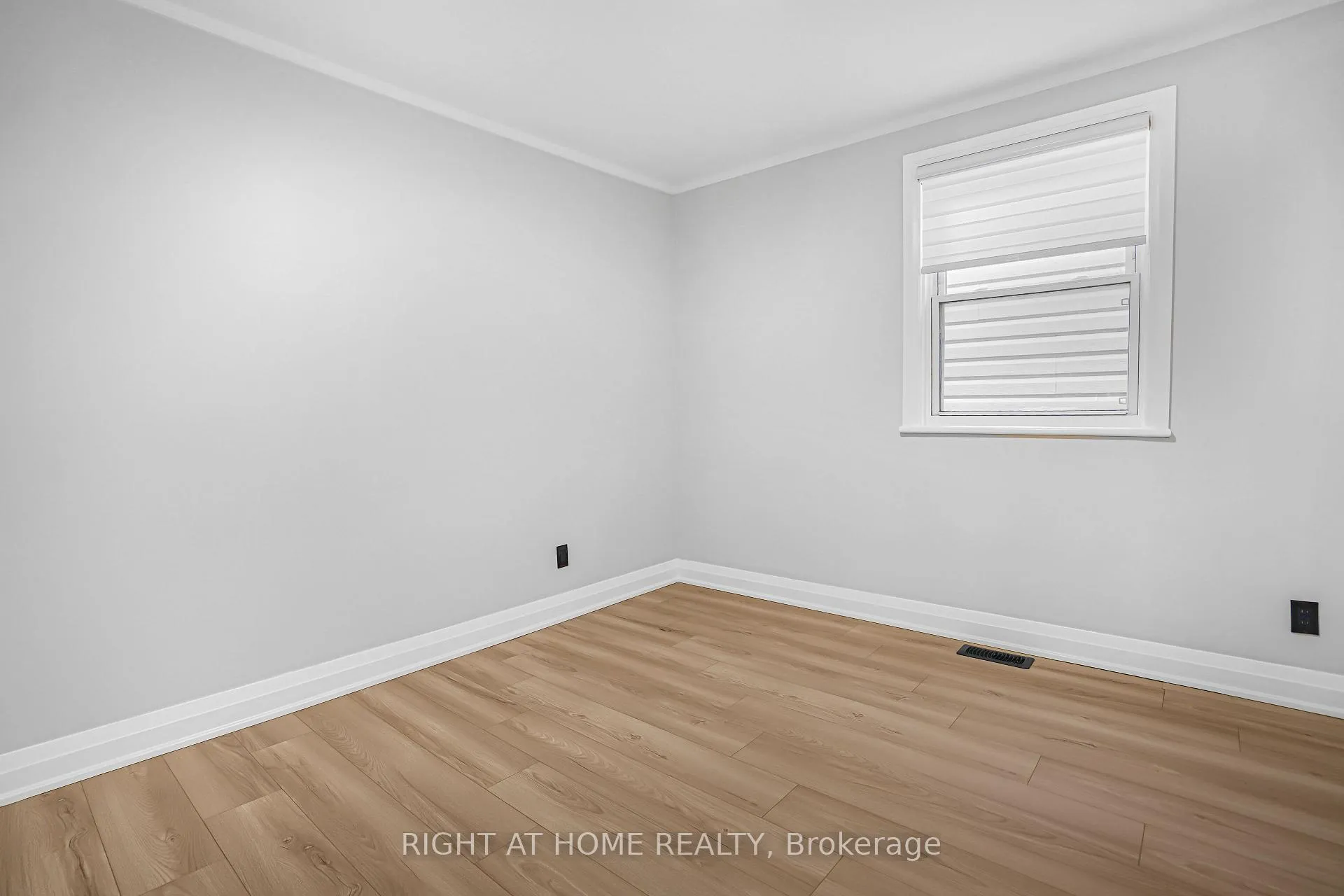 Photo 19 of 155 Avondale Street, Hamilton, Crown Point — HOMEH
