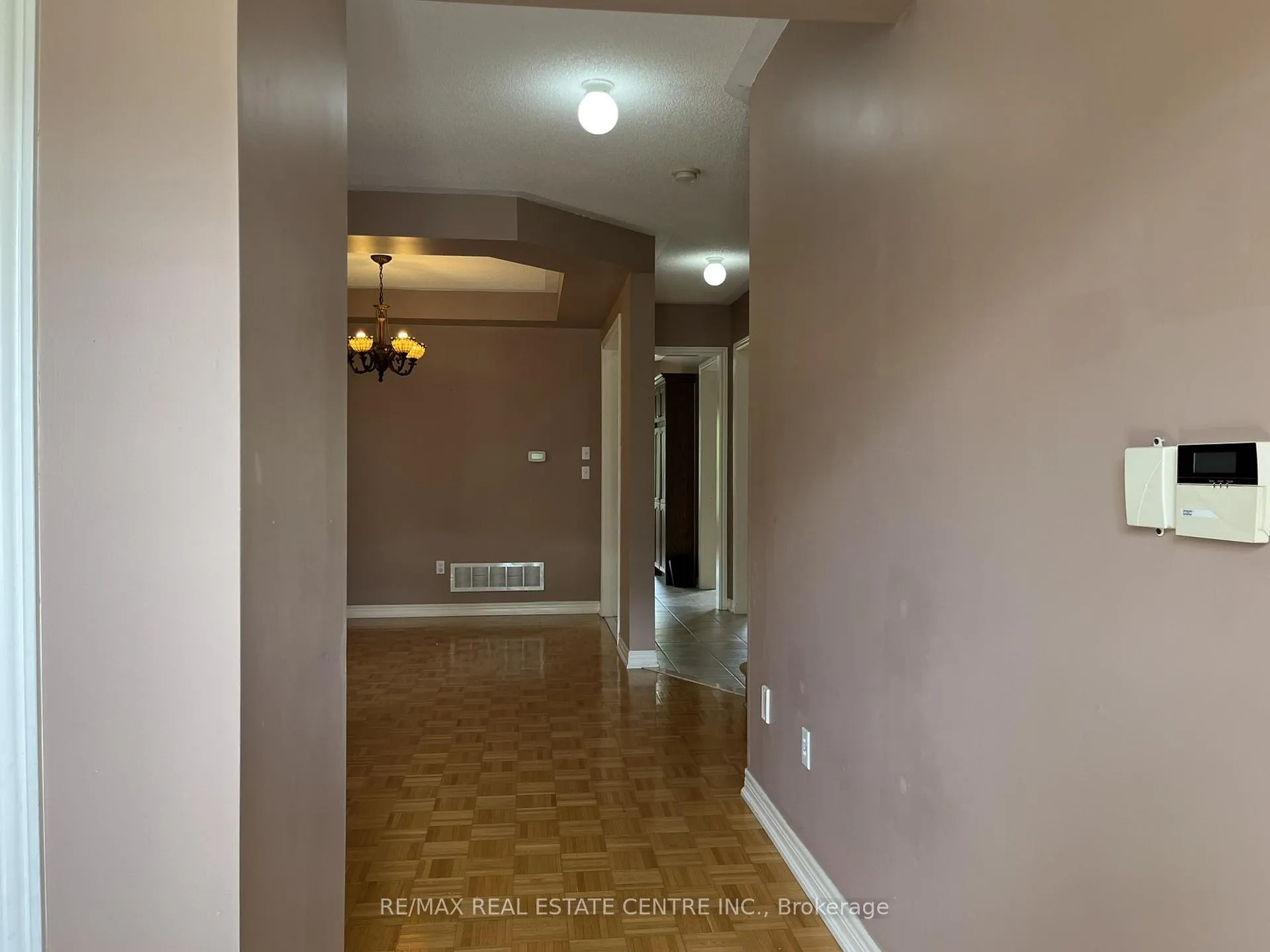 Photo 4 of 51 River Heights Drive, Brampton, Bram East — HOMEH