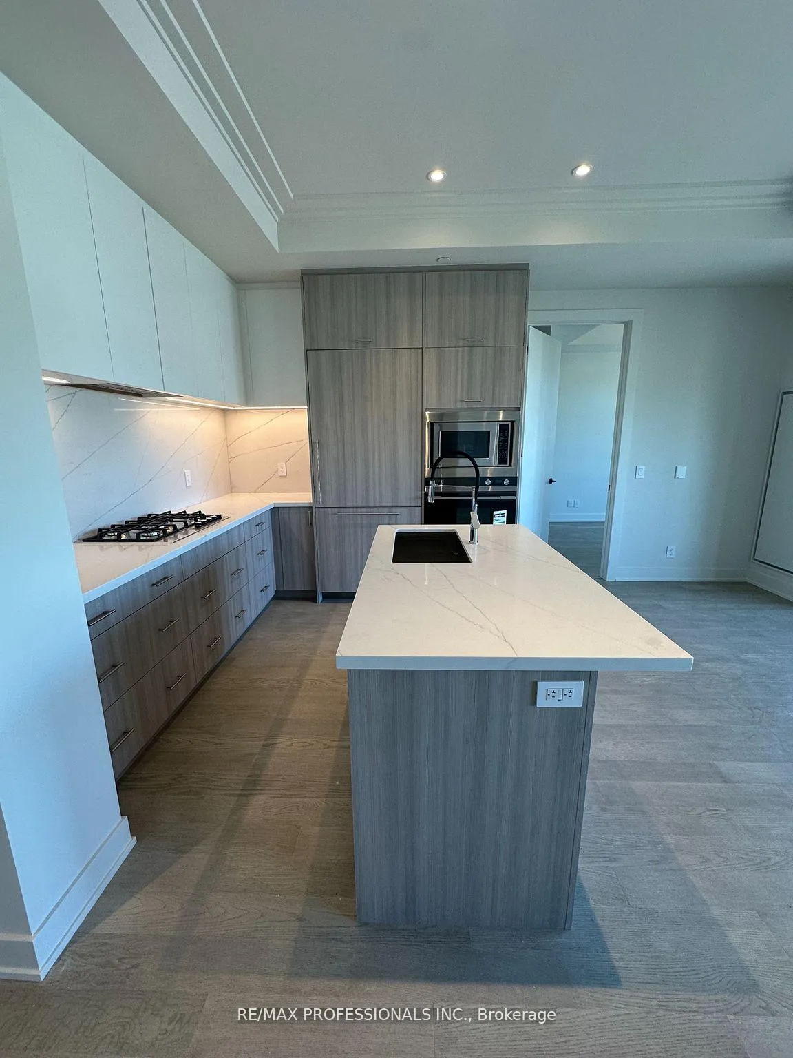 Photo 3 of Unit 410, 123 Maurice Drive, Oakville, Central — HOMEH