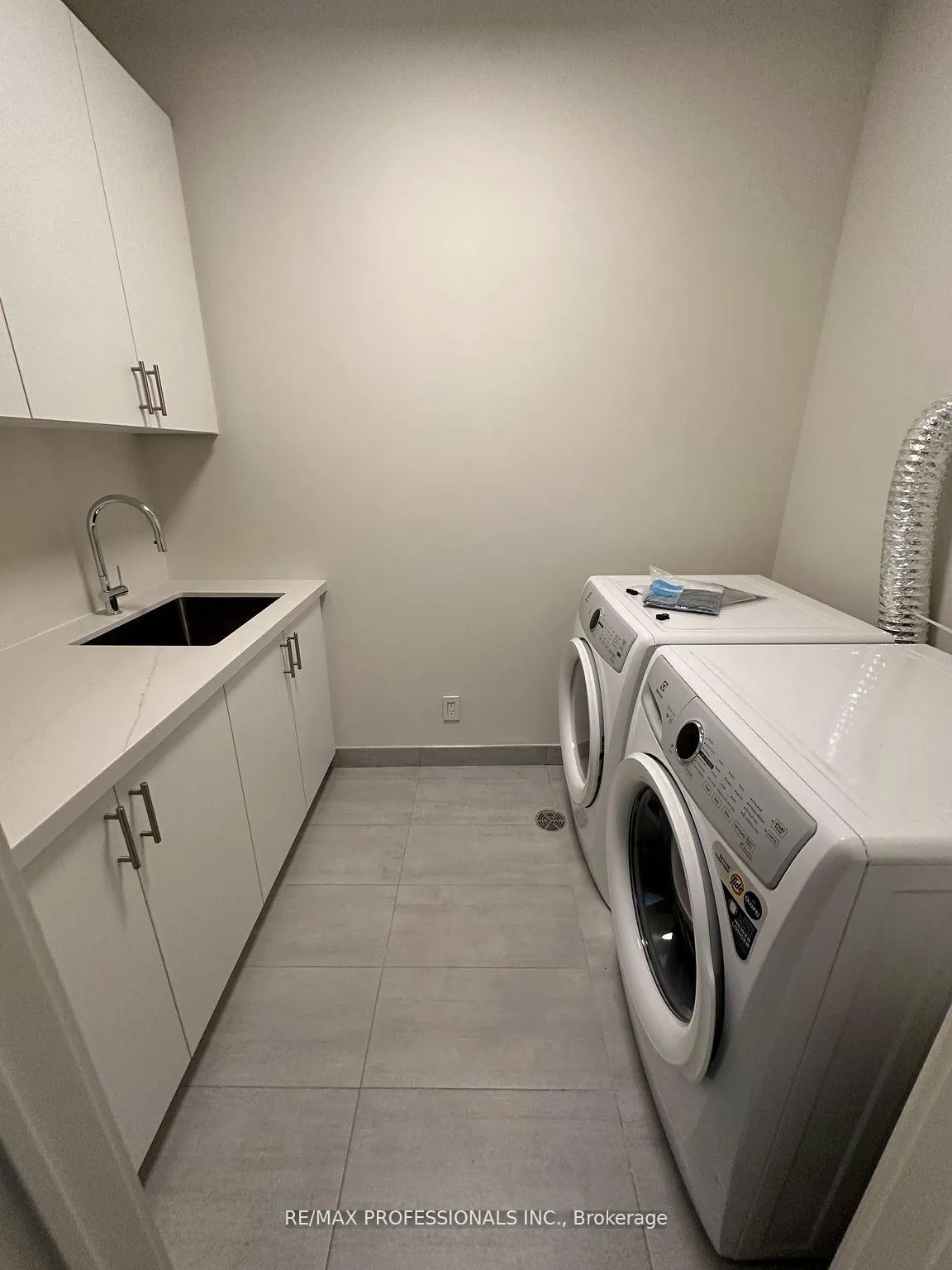 Photo 5 of Unit 410, 123 Maurice Drive, Oakville, Central — HOMEH