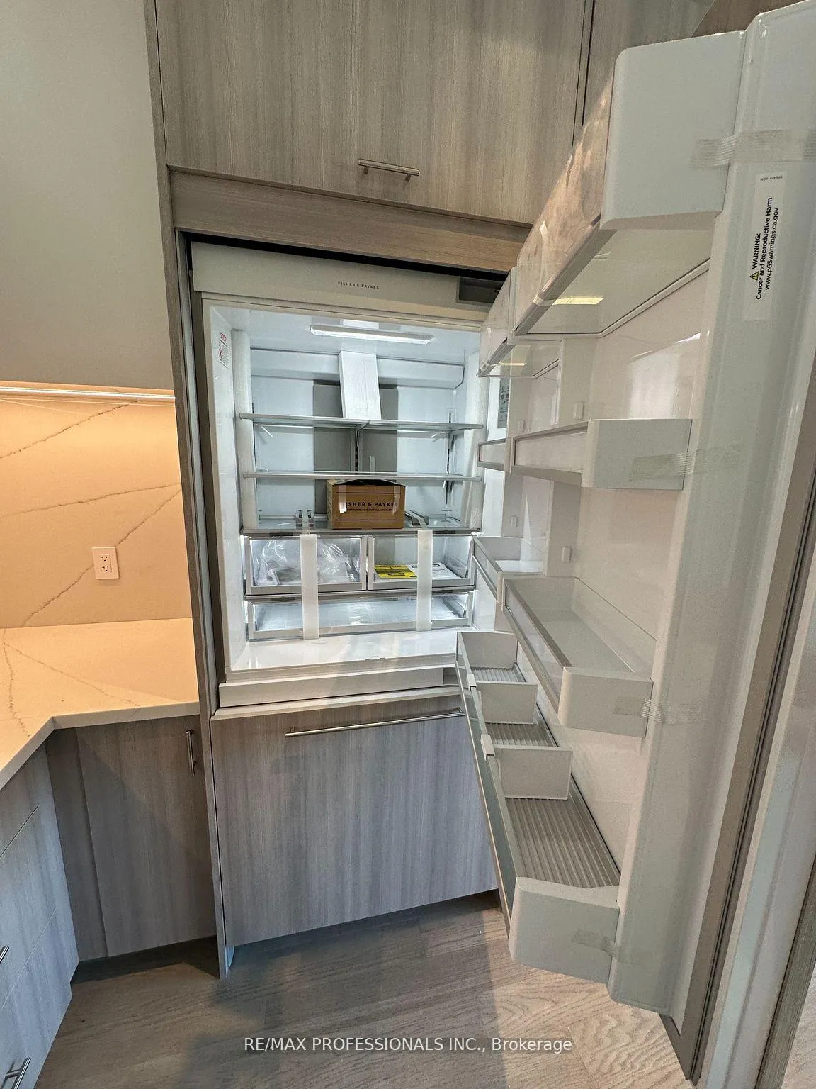 Photo 6 of Unit 410, 123 Maurice Drive, Oakville, Central — HOMEH