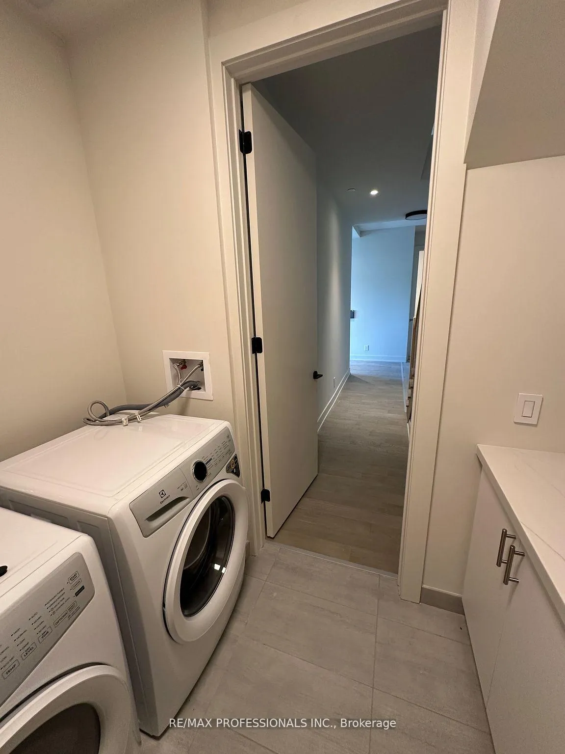 Photo 7 of Unit 410, 123 Maurice Drive, Oakville, Central — HOMEH
