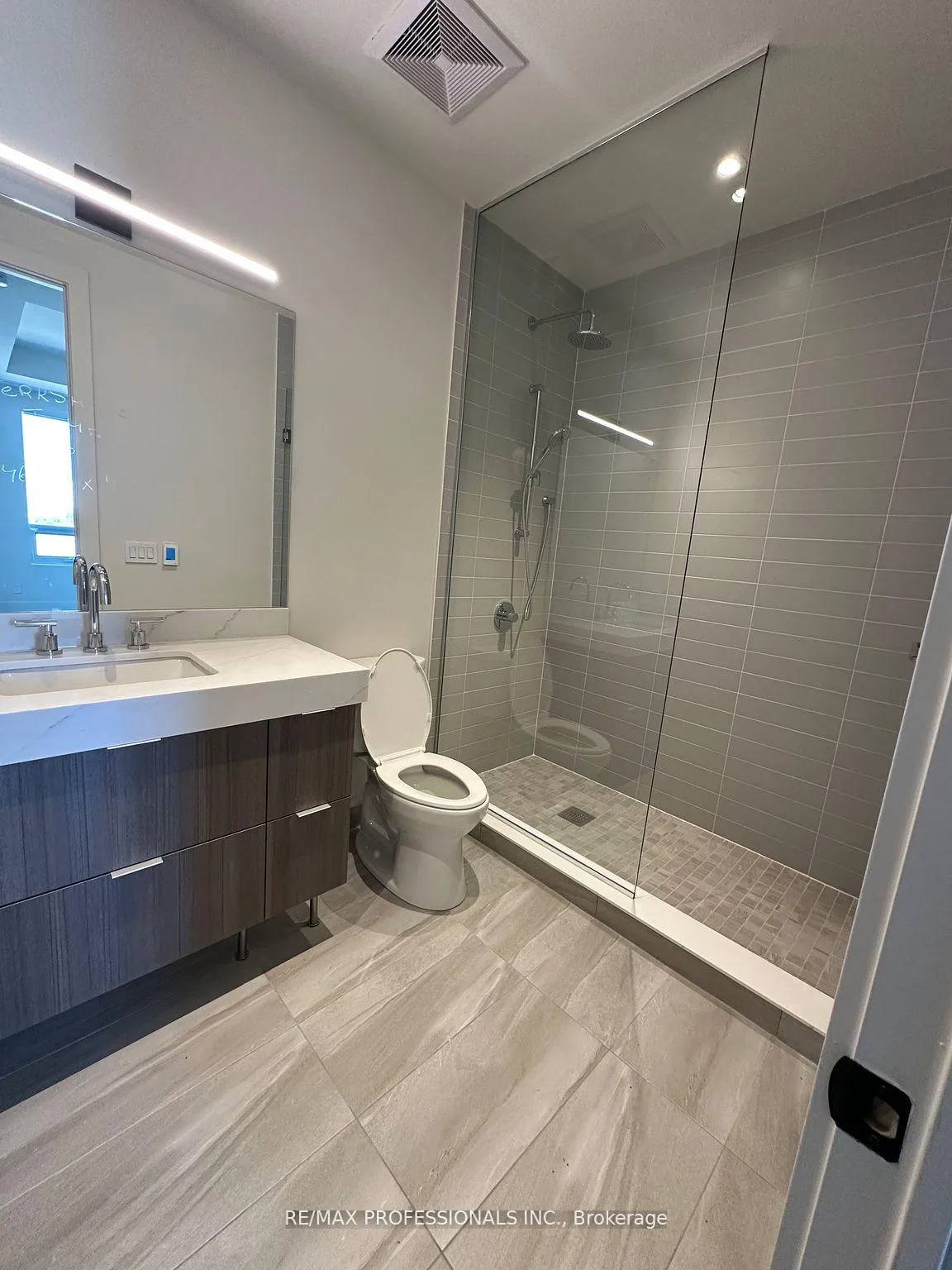Photo 10 of Unit 410, 123 Maurice Drive, Oakville, Central — HOMEH