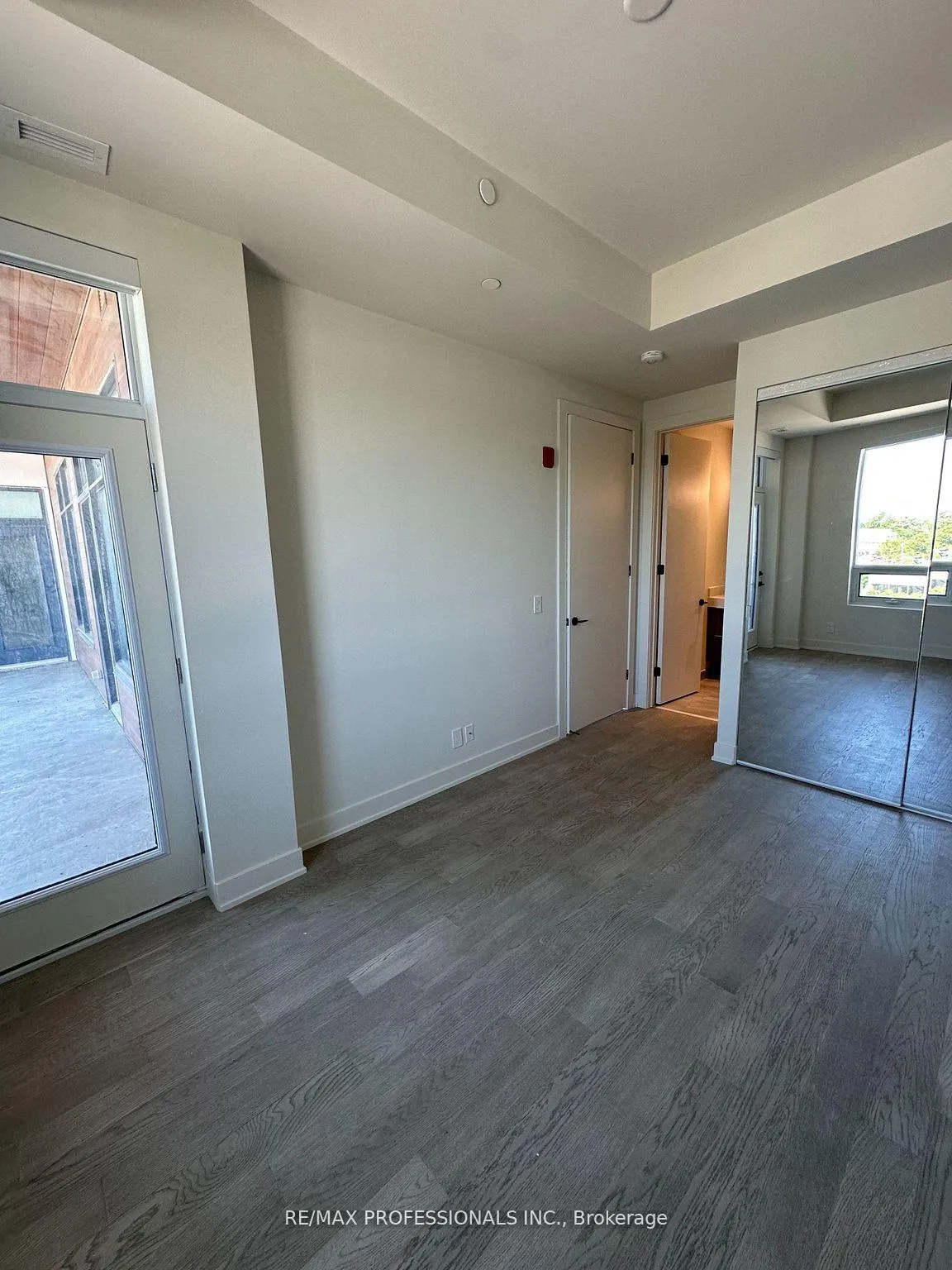 Photo 11 of Unit 410, 123 Maurice Drive, Oakville, Central — HOMEH
