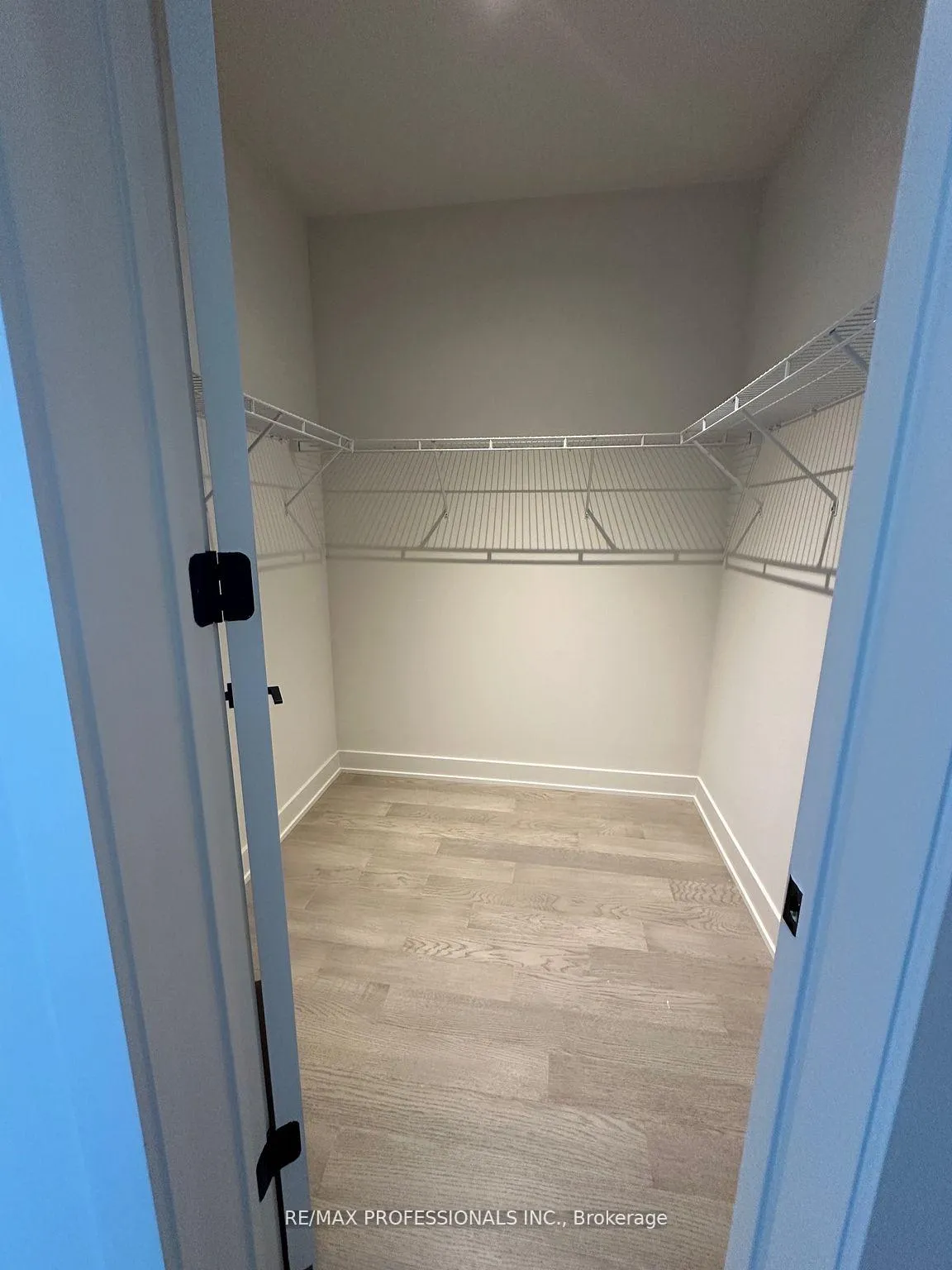 Photo 15 of Unit 410, 123 Maurice Drive, Oakville, Central — HOMEH