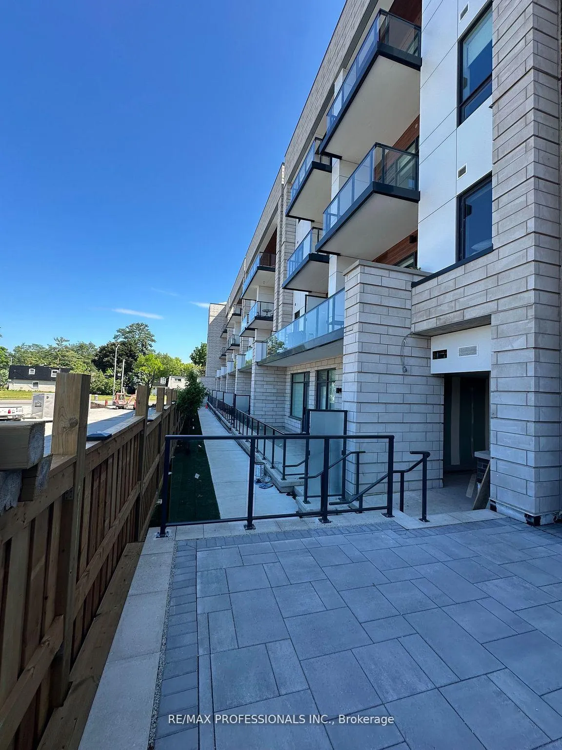 Photo 29 of Unit 410, 123 Maurice Drive, Oakville, Central — HOMEH