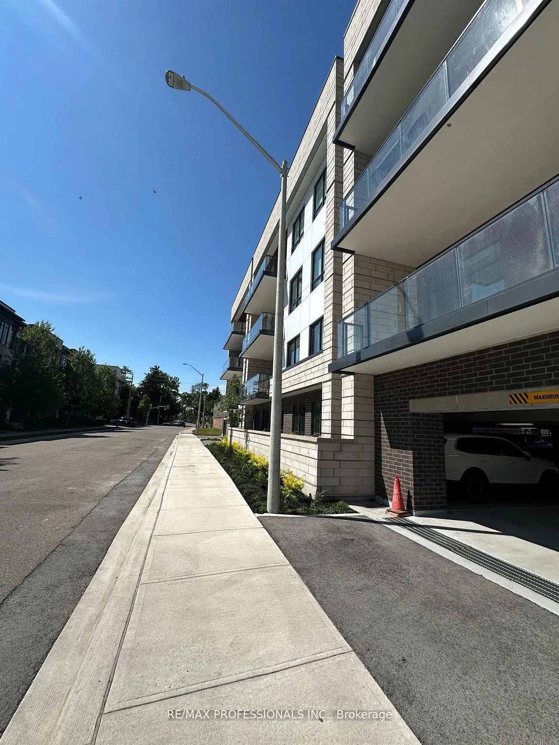 Photo 32 of Unit 410, 123 Maurice Drive, Oakville, Central — HOMEH