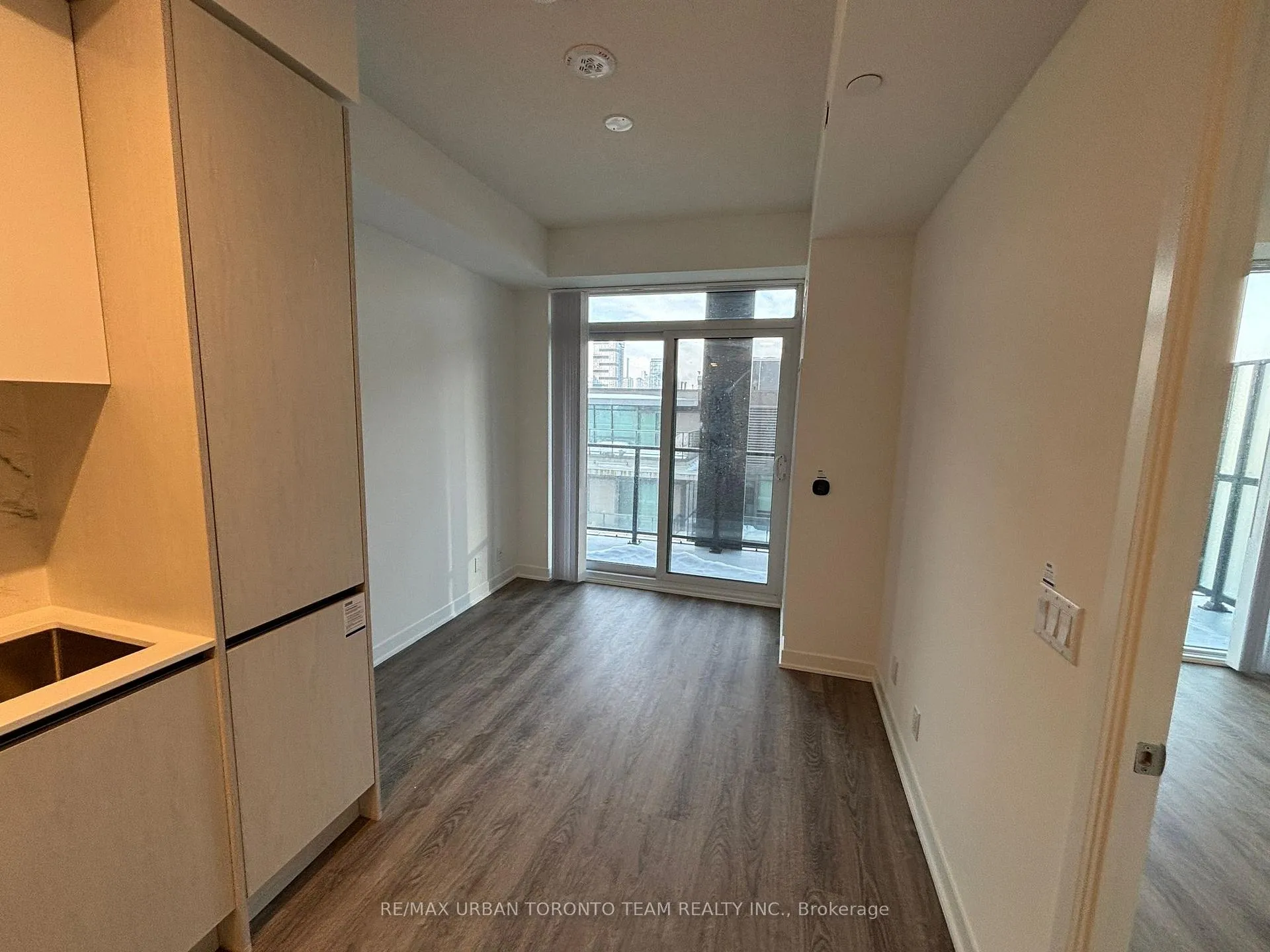 Photo 4 of Unit 2016, 180 Front Street E, Toronto, Moss Park — HOMEH