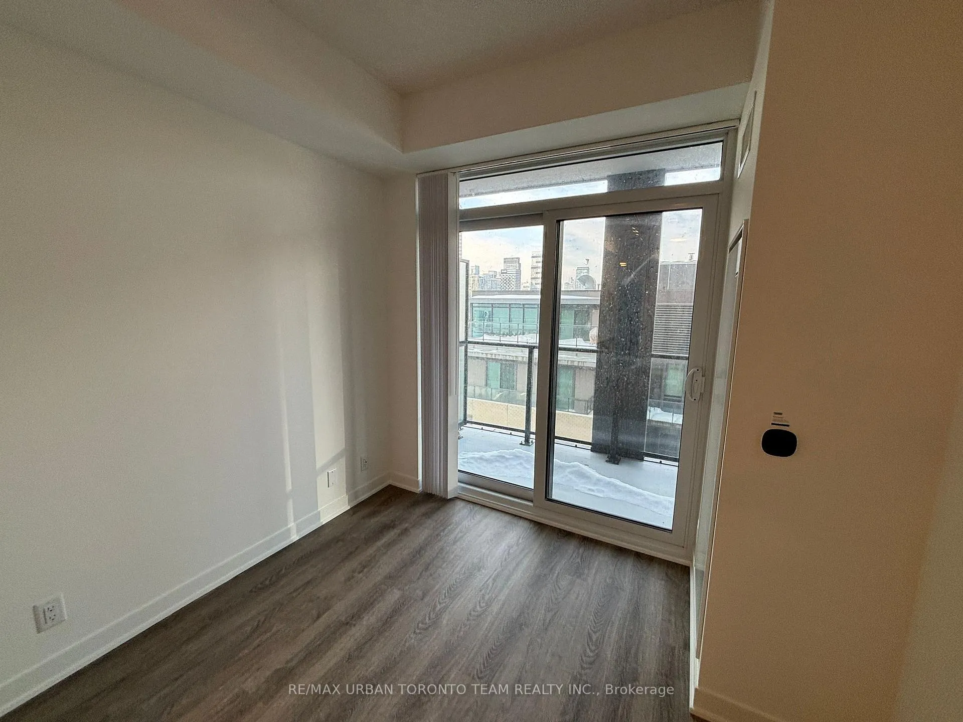 Photo 5 of Unit 2016, 180 Front Street E, Toronto, Moss Park — HOMEH