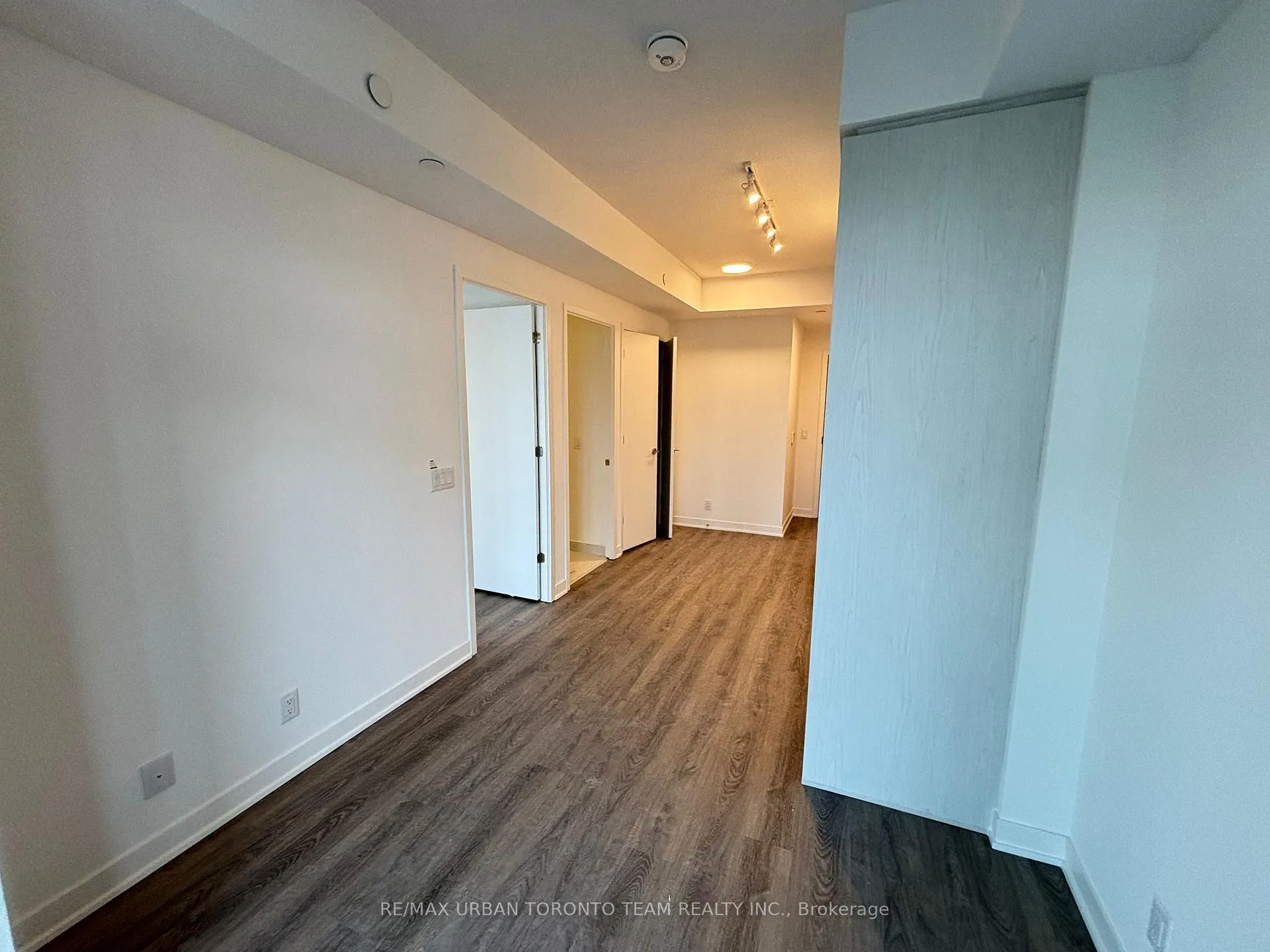 Photo 8 of Unit 2016, 180 Front Street E, Toronto, Moss Park — HOMEH