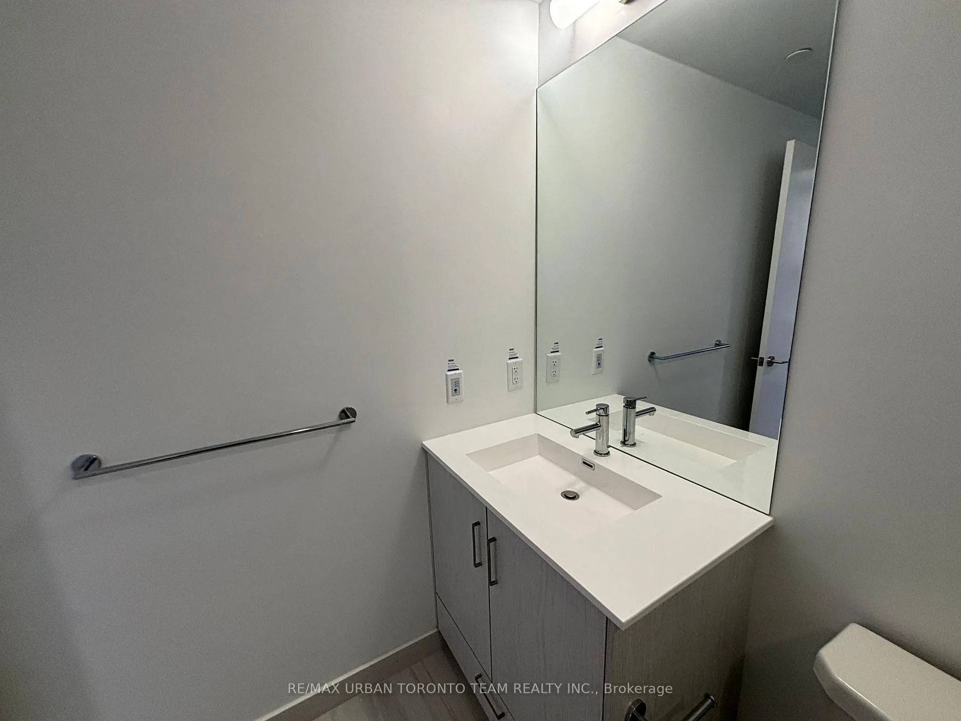 Photo 11 of Unit 2016, 180 Front Street E, Toronto, Moss Park — HOMEH