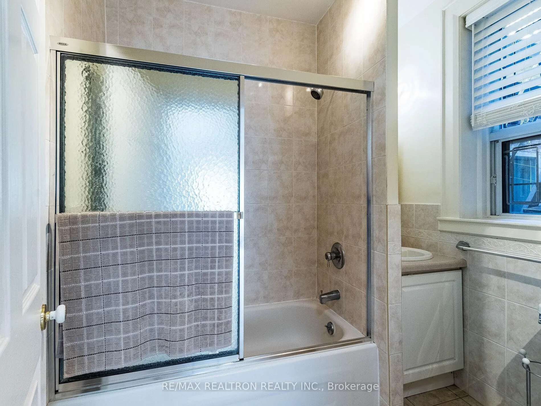 Photo 29 of 1038 St Clair Avenue W, Toronto, Oakwood Village — HOMEH