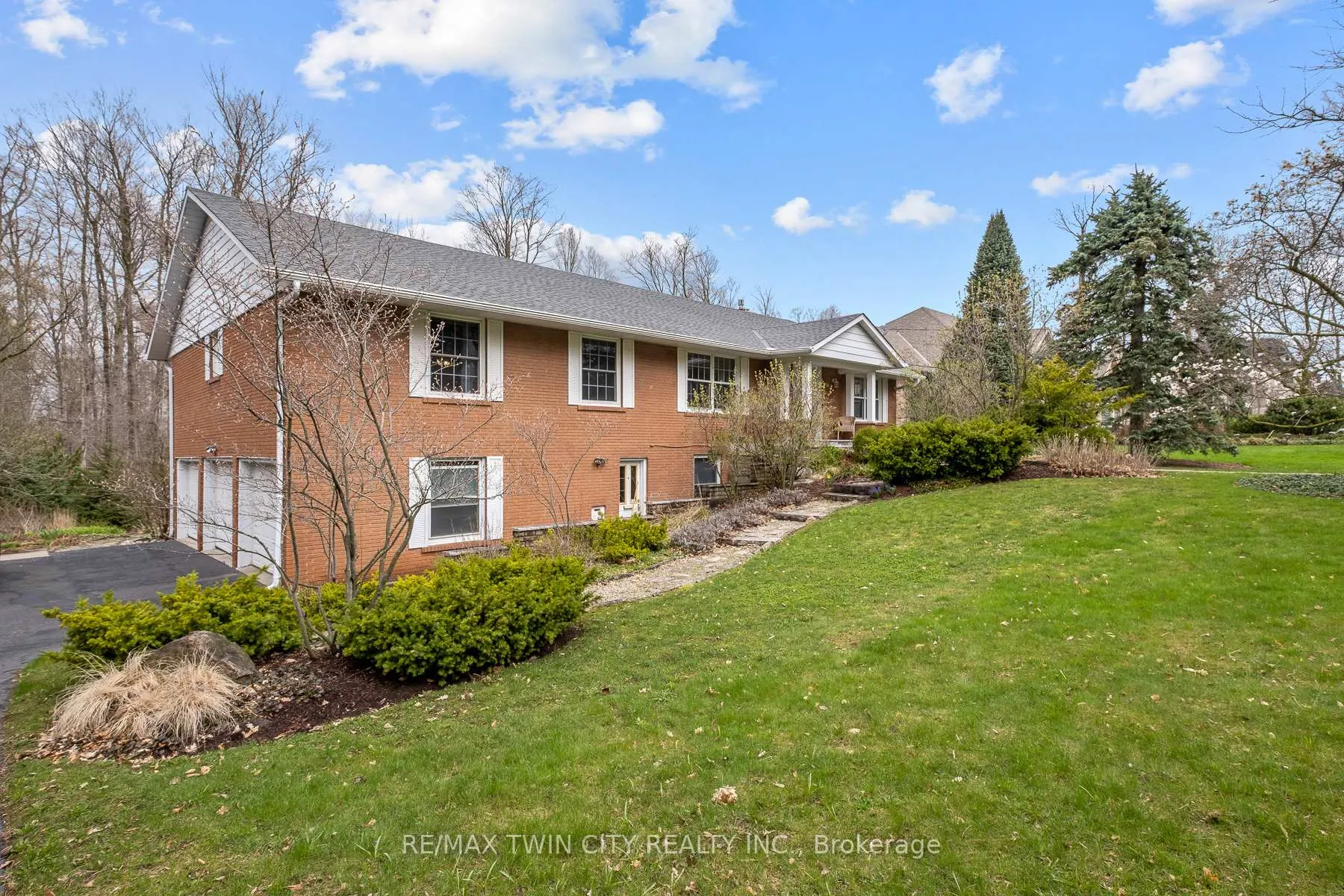 Photo 1 of 36 Maple Hill Drive, Kitchener, Westmount - Waterloo — HOMEH